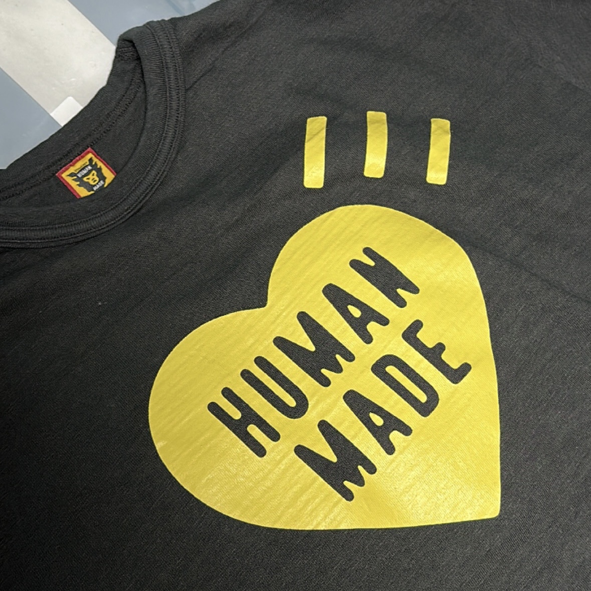 Human Made Heart T-Shirt Black Yellow - Shinsaibashi Parco Store Exclusive 착용 스타일