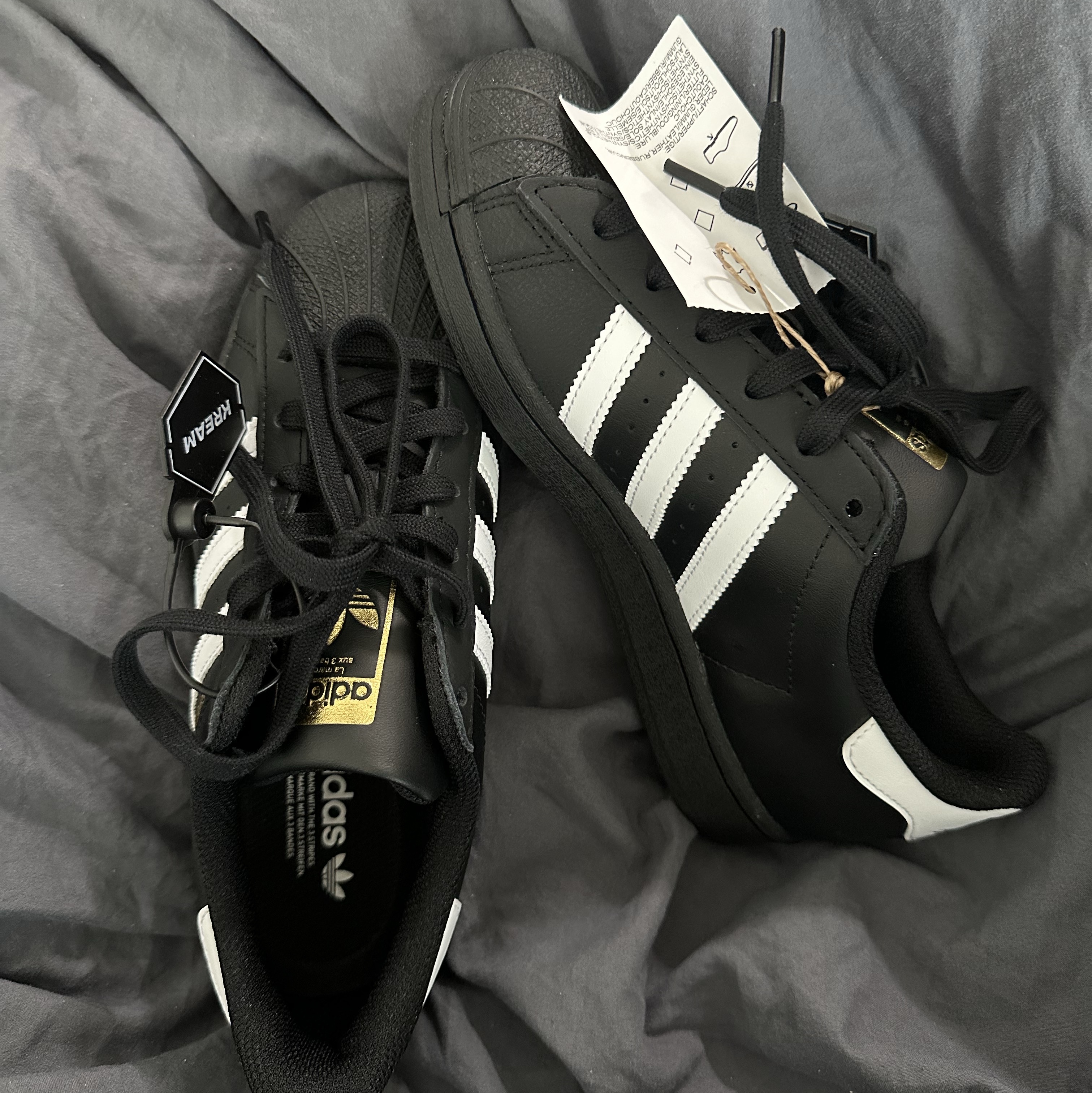 (J) Adidas Superstar Black White 착용 스타일 - 1