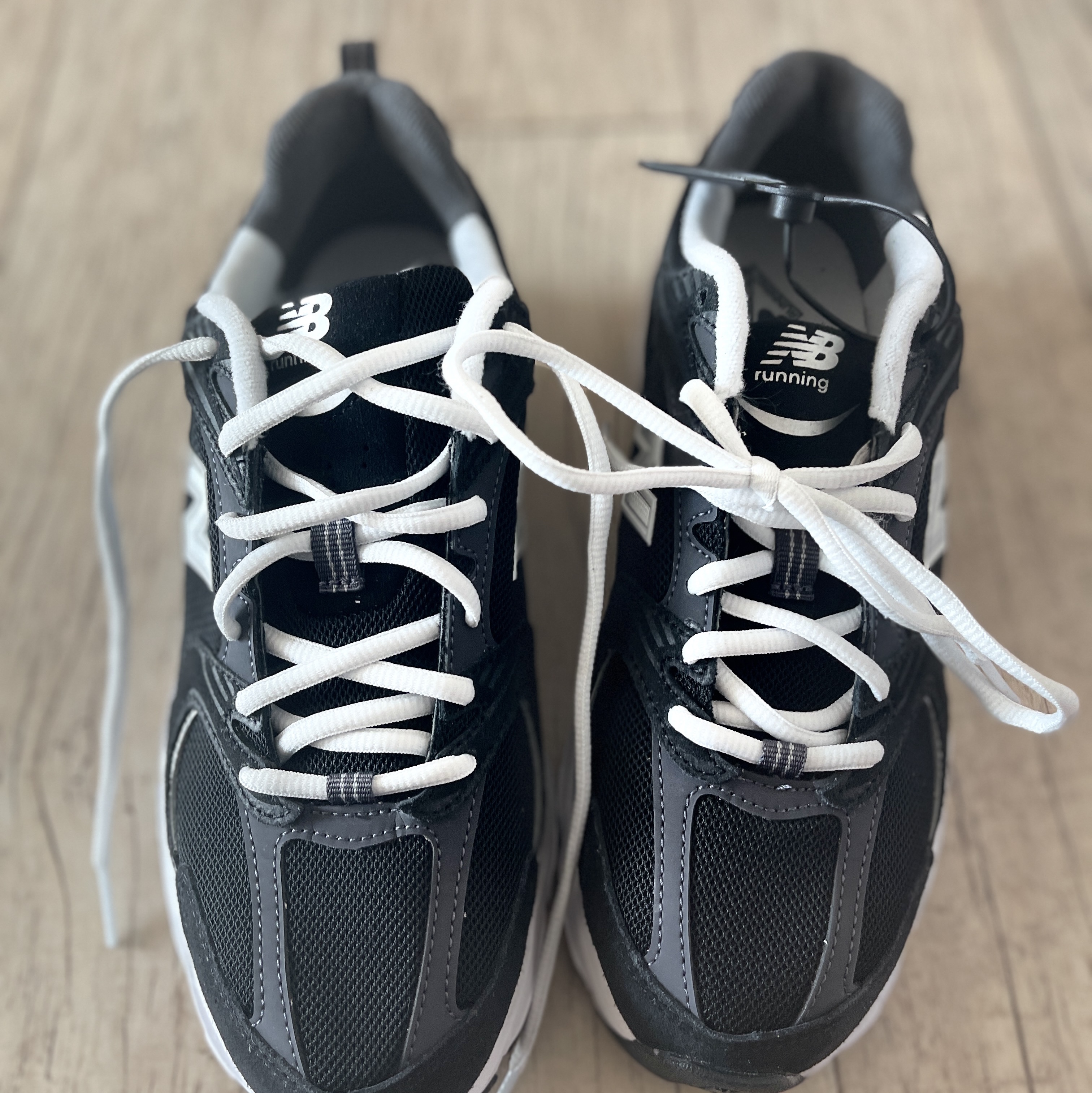 New Balance 530 Classic Black 착용 스타일 - 1