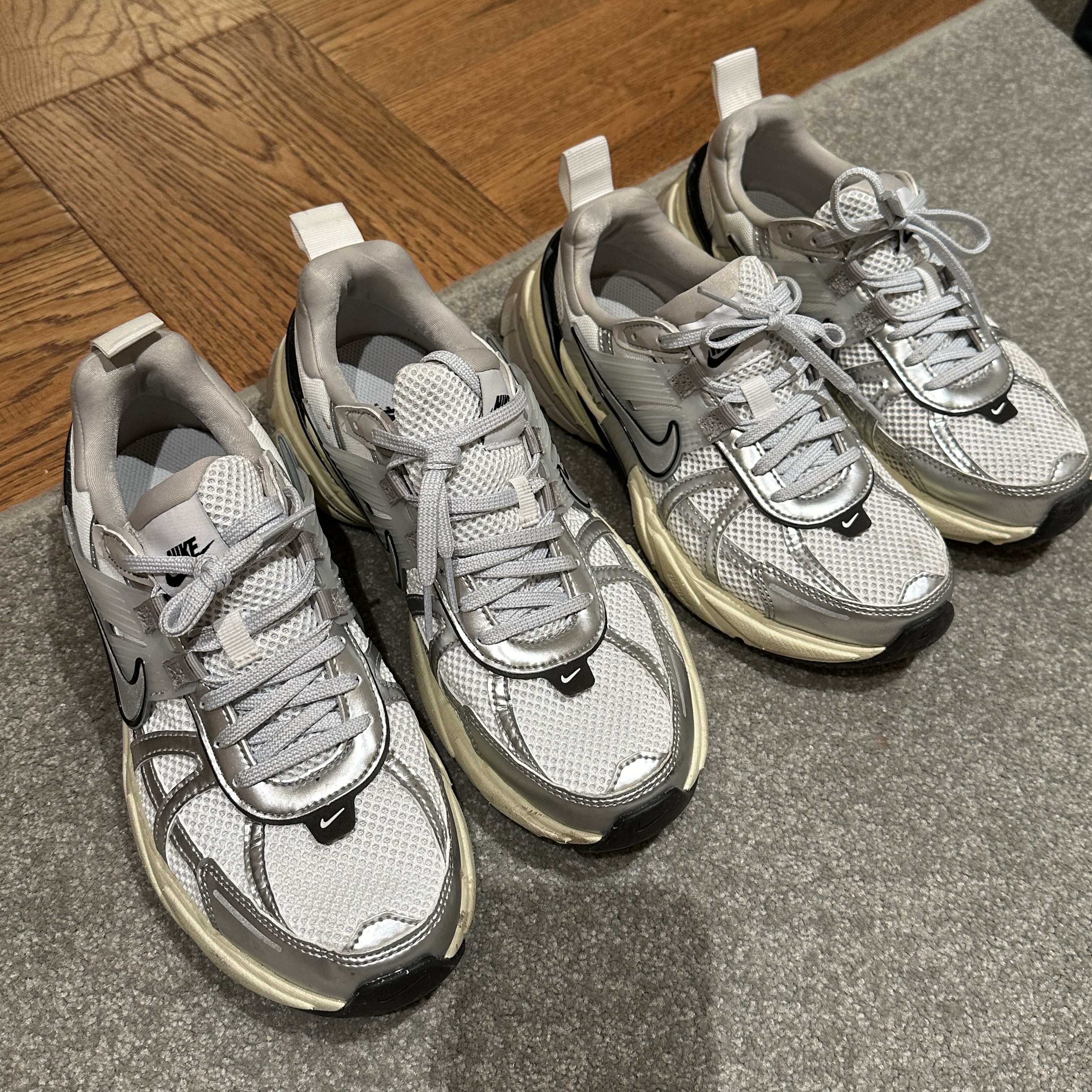 Nike V2K Run Summit White Metallic Silver 착용 스타일