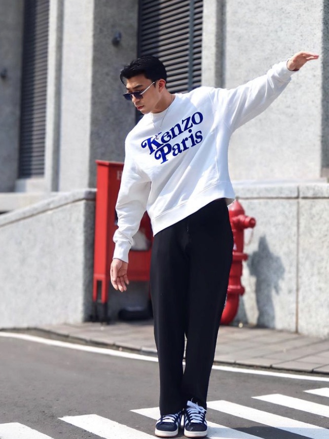 Kenzo x Verdy Classic Sweat Off White 착용 스타일 - 1