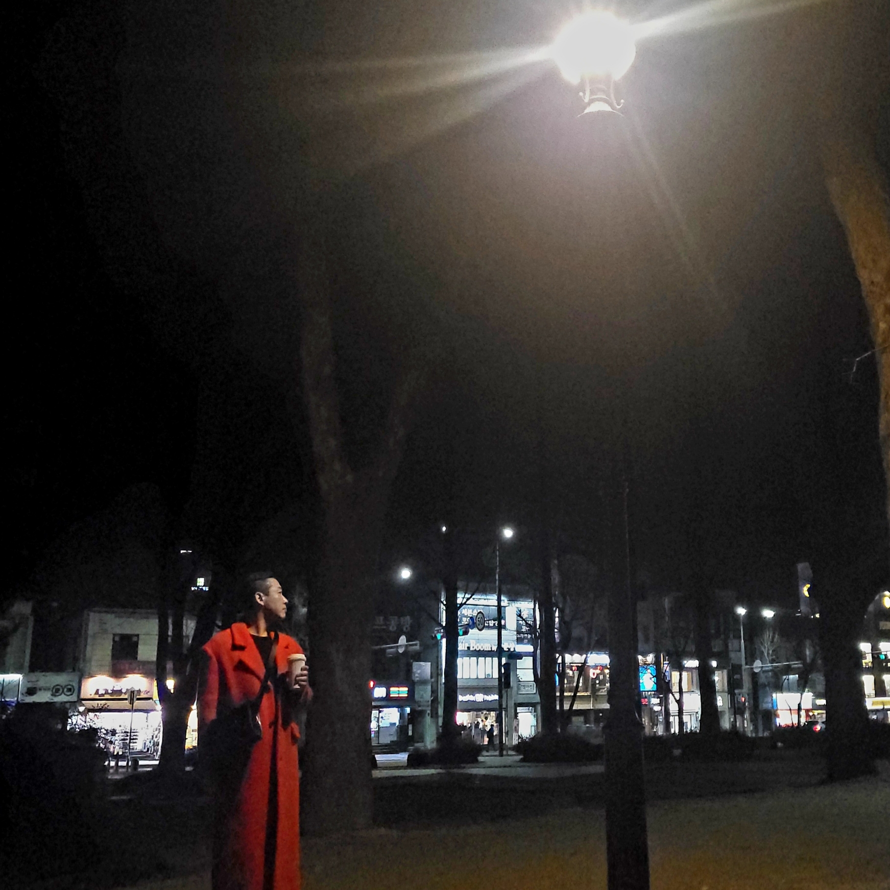 Zara x Ader Error Wool Blend Oversize Coat Orange, Lemaire Camera Bag Vegetable-Tanned Leather Black 착용 스타일