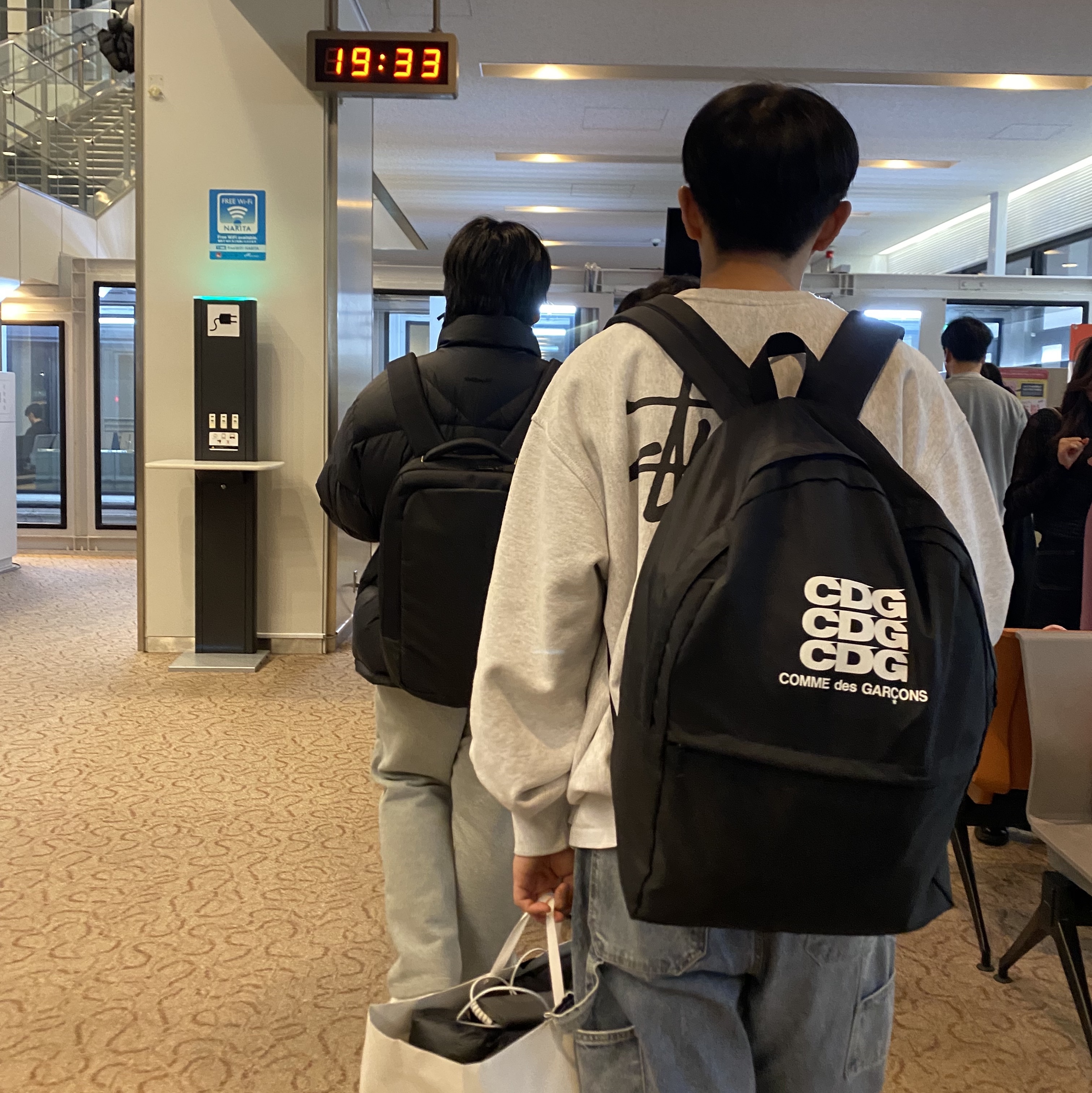 CDG Backpack Black, Stussy Basic Stussy Crew Ash Heather 2023 착용 스타일