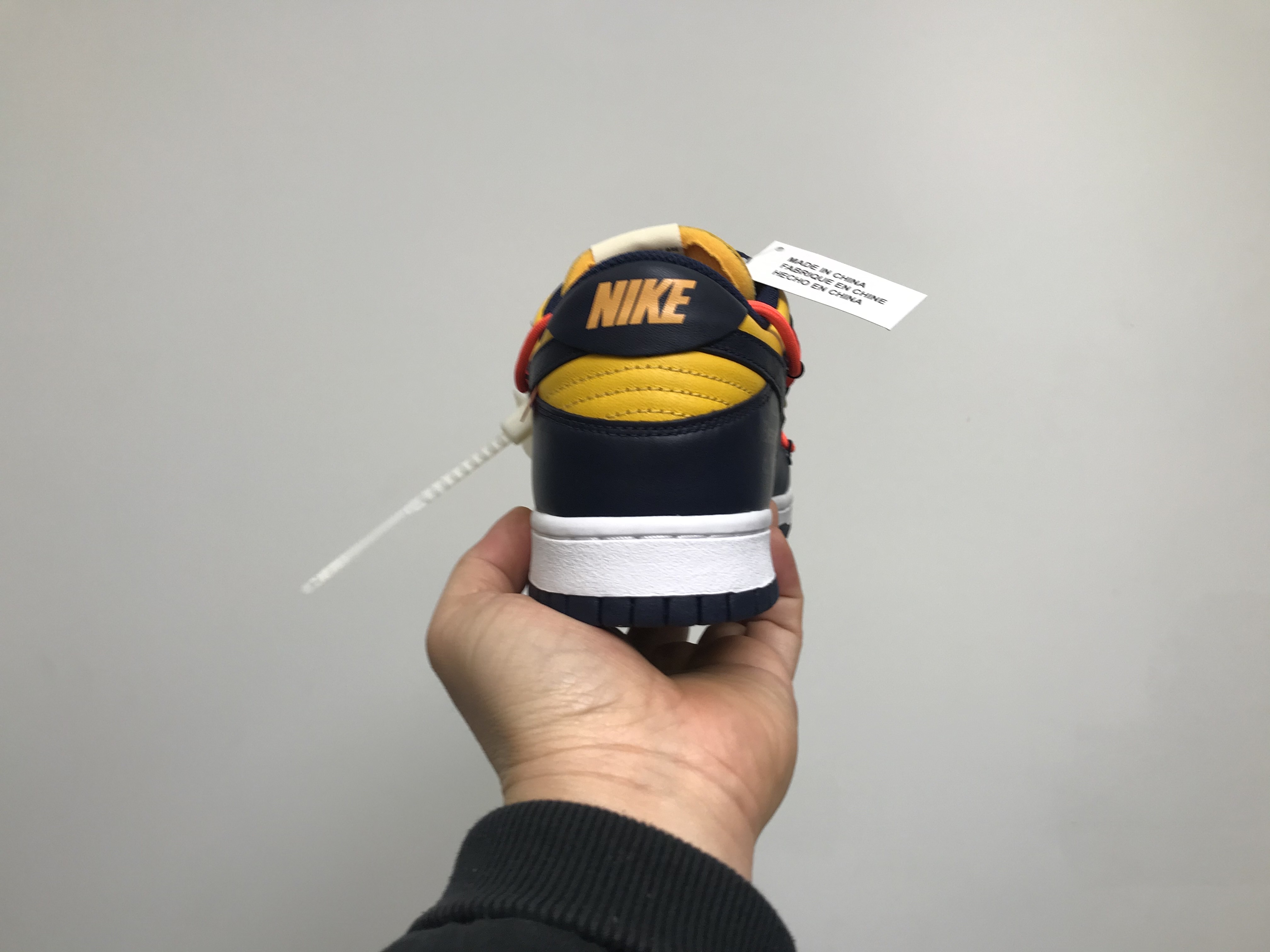 Nike x Off-White Dunk Low University Gold Midnight Navy 착용 스타일 - 5