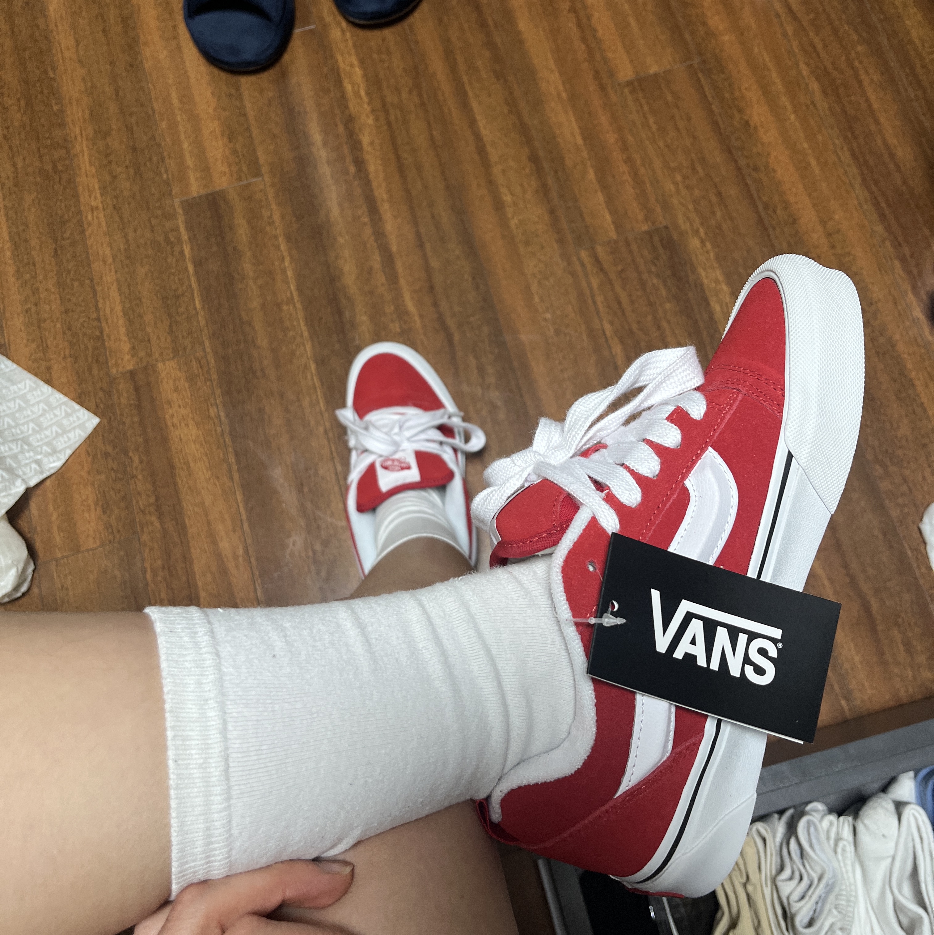 Vans Knu-Skool Black True White 착용 스타일 - 2