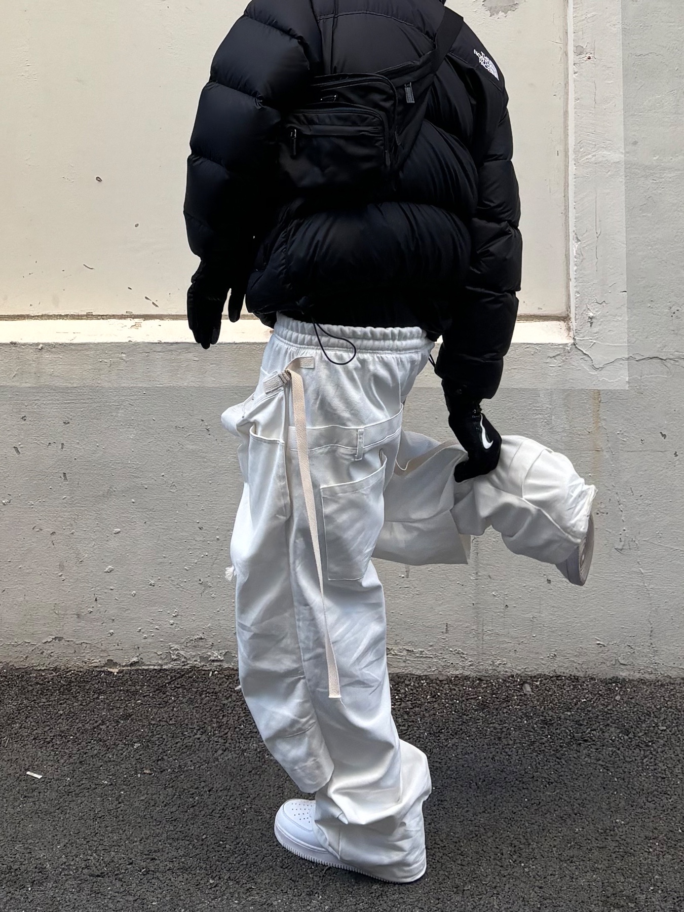 Nike Air Force 1 '07 Low White, The North Face 1996 Eco Nuptse Jacket Real Black 착용 스타일 - 3