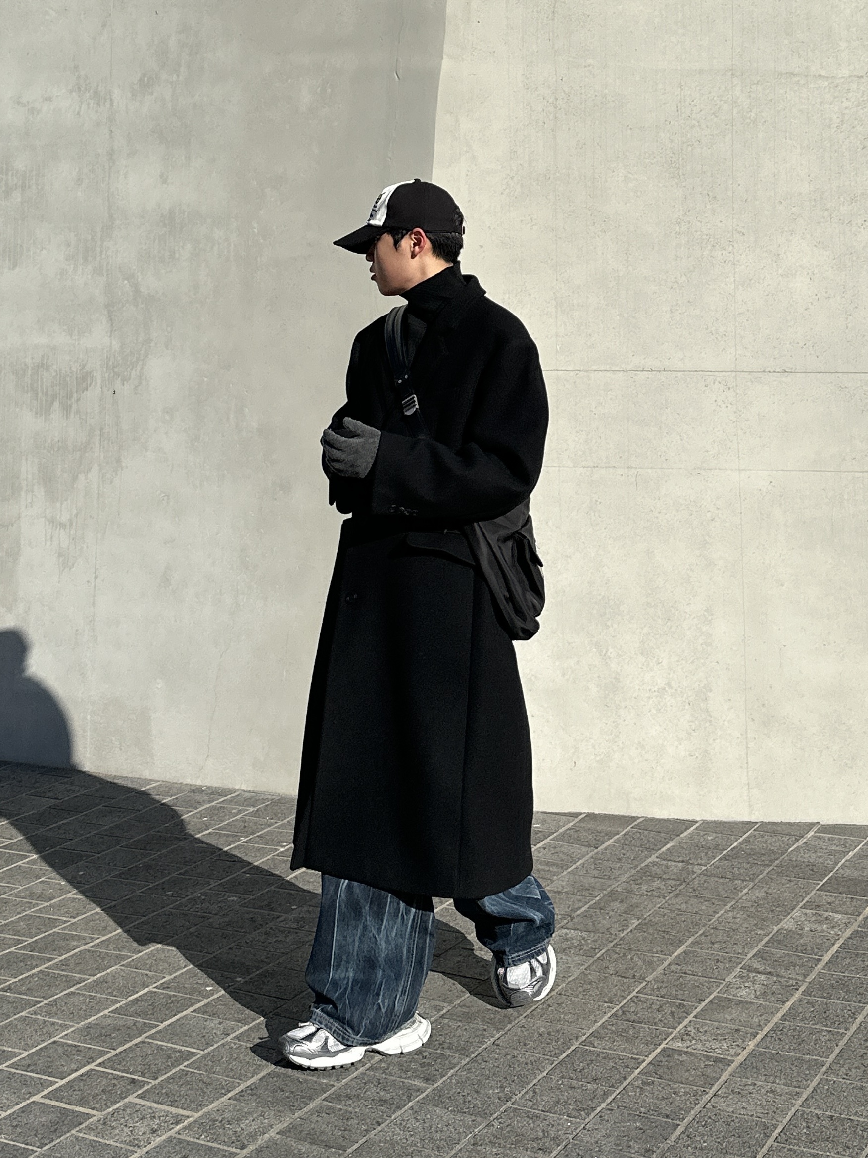Balenciaga 3XL Sneakers Grey White Red 착용 스타일 - 1