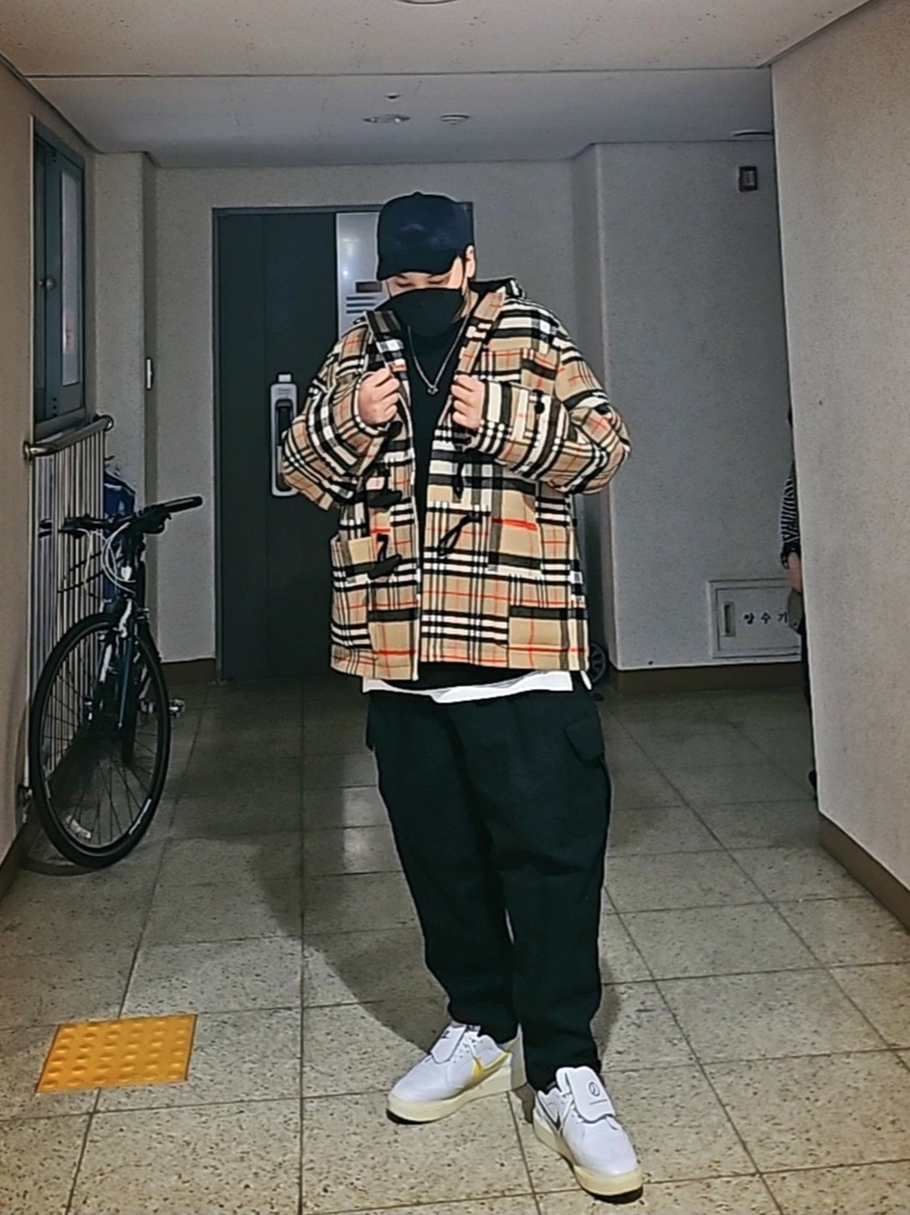 Nike x Peaceminusone Kwondo1 White, Burberry Exaggerated Check Technical Wool Duffle Coat Black 착용 스타일 - 3