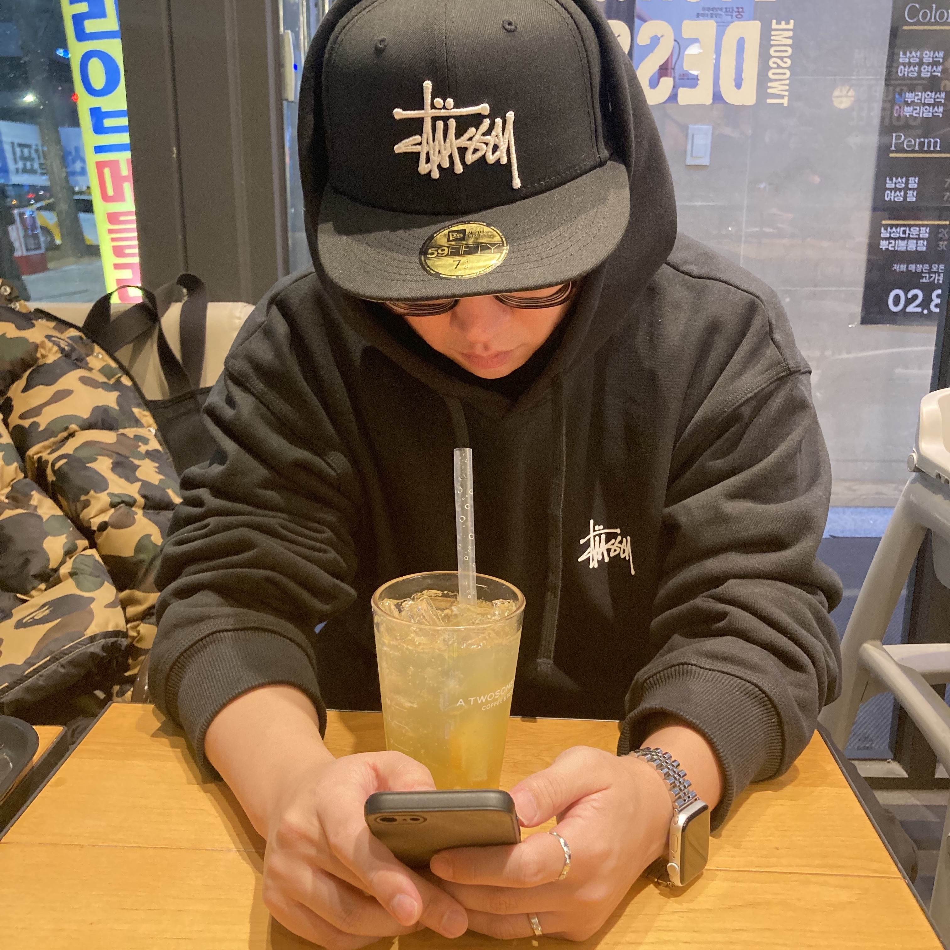 Stussy Basic Stussy Hoodie Black 2023, Stussy Authentic New Era Cap Black 착용 스타일 - 2