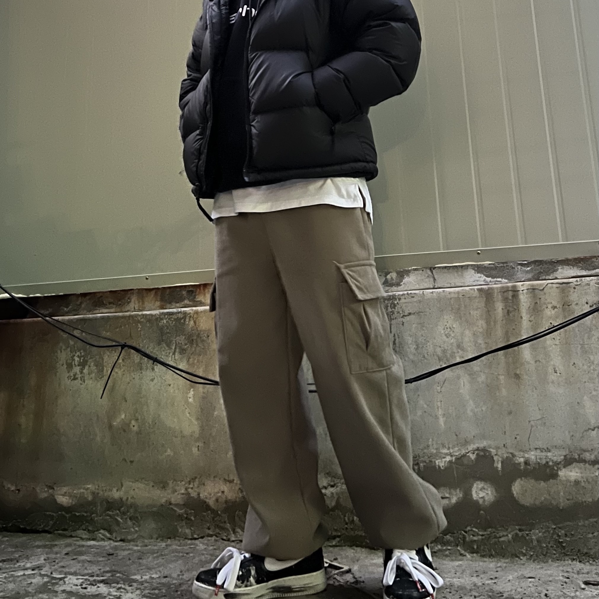 Carhartt WIP Hooded Sweatshirt Black, The North Face 1996 Eco Nuptse Jacket Black 착용 스타일 - 1