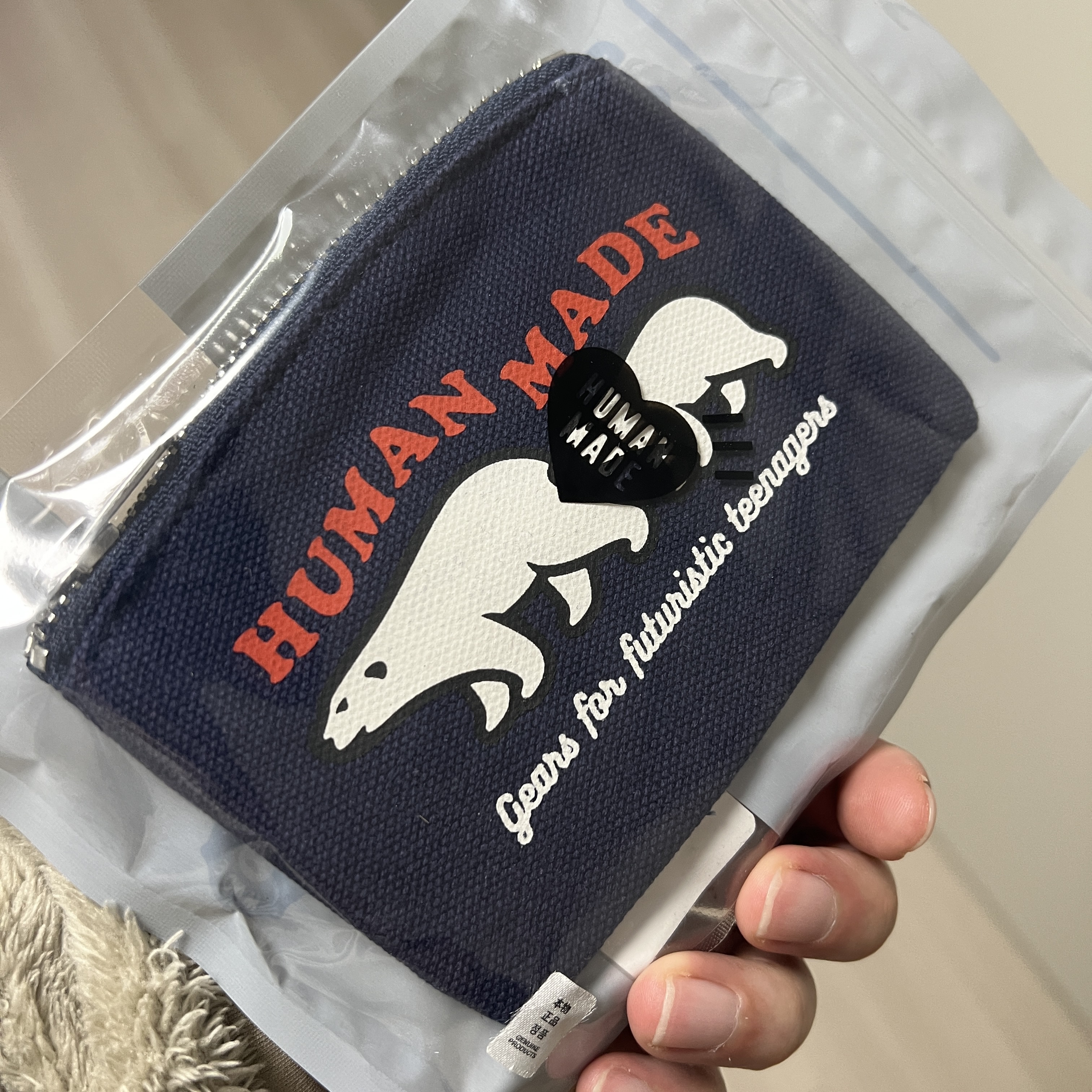 Human Made Card Case Navy 착용 스타일
