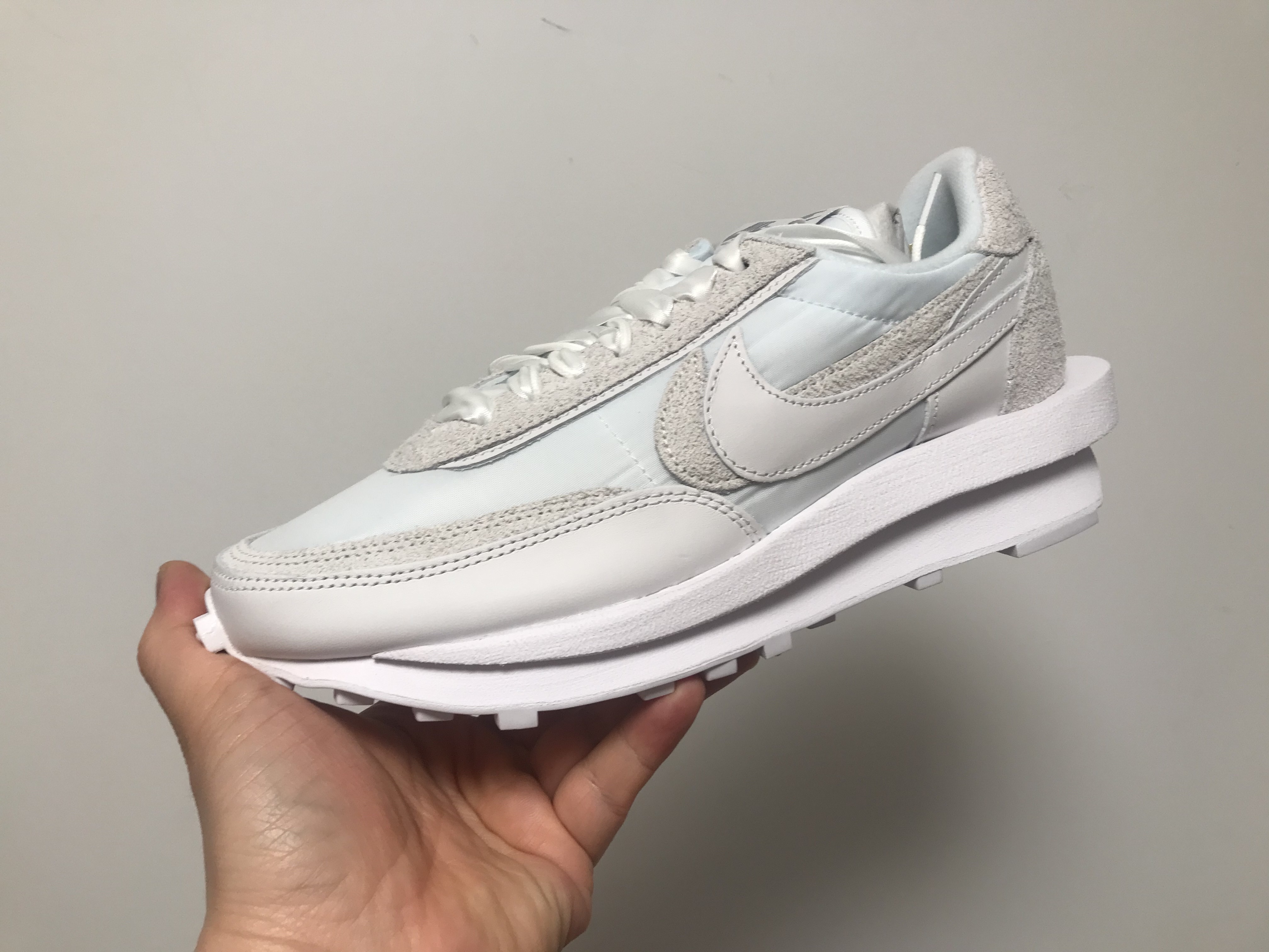 Nike x Sacai LDWaffle White Nylon 착용 스타일 - 3