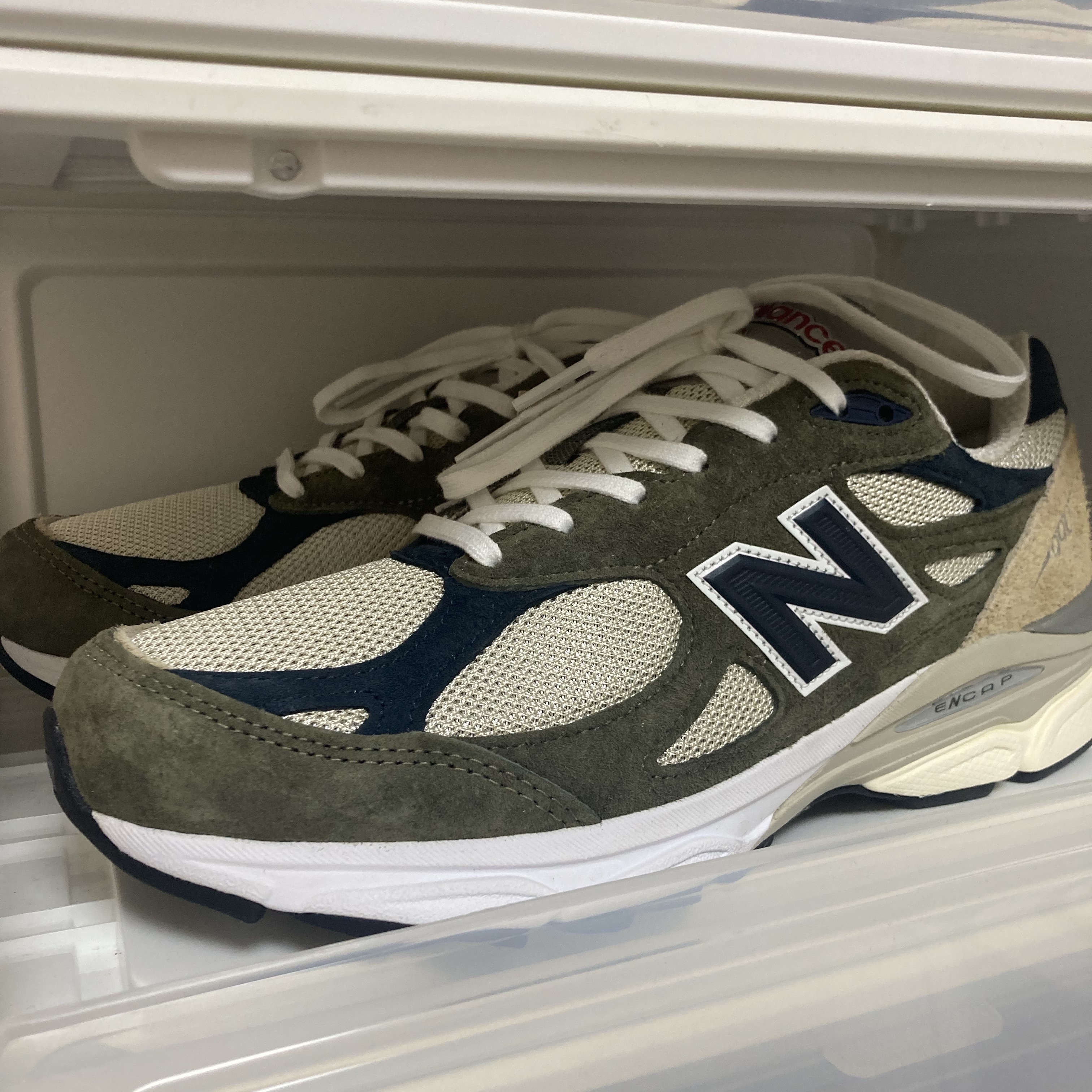 New Balance 990v3 Made in USA Olive 착용 스타일