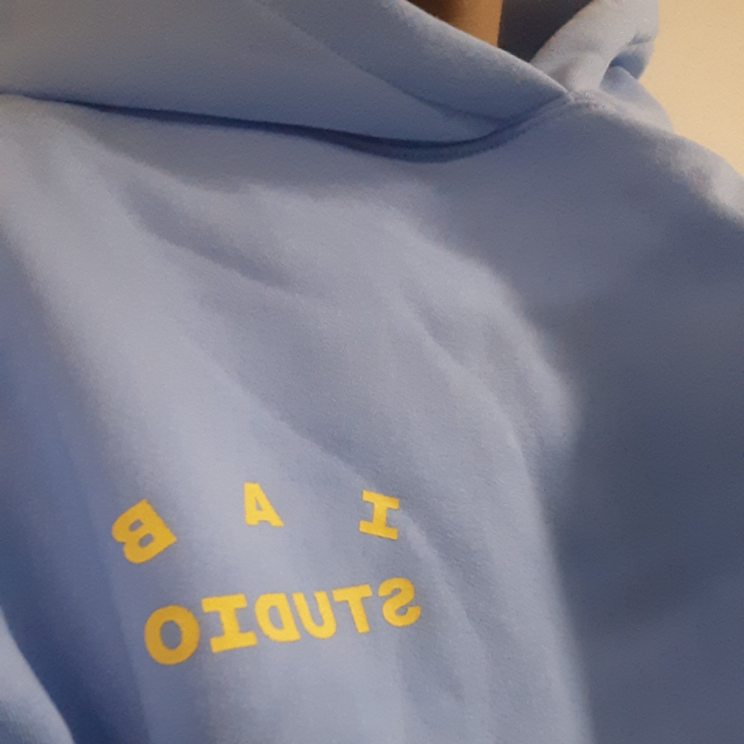IAB Studio Hoodie Sky Blue Lemon 착용 스타일 - 1