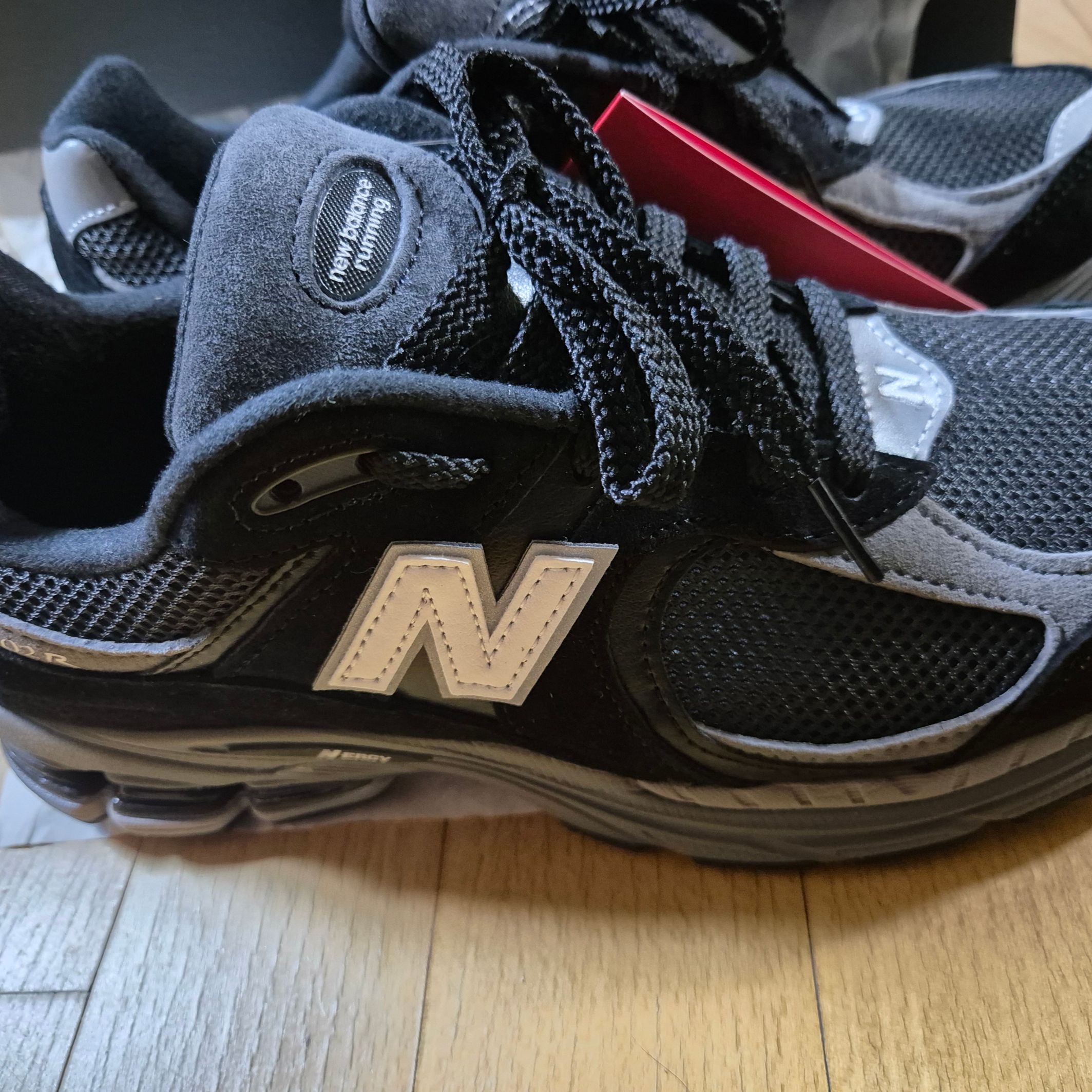 New Balance 2002R Black Dark Grey - JD Sports Exclusive 착용 스타일