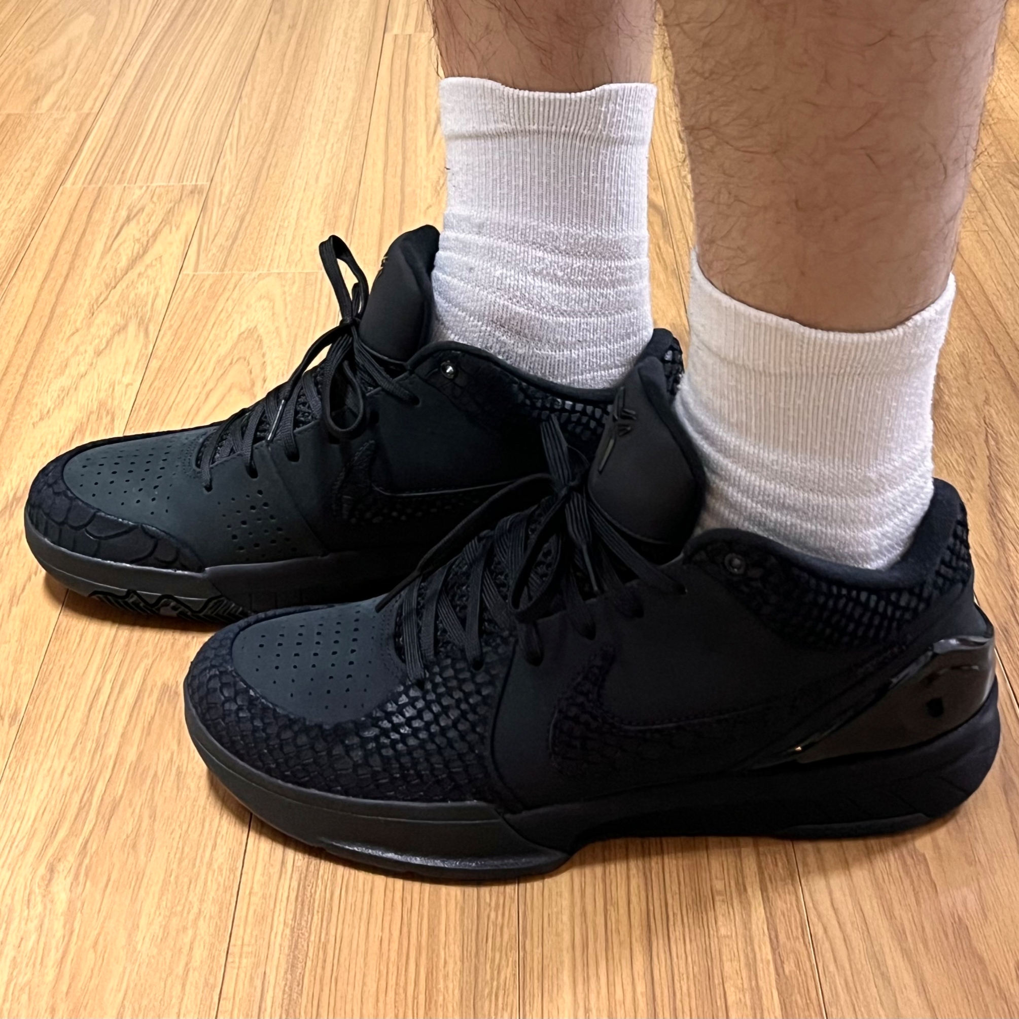 Nike Kobe 4 Protro Black University Gold 착용 스타일 - 1