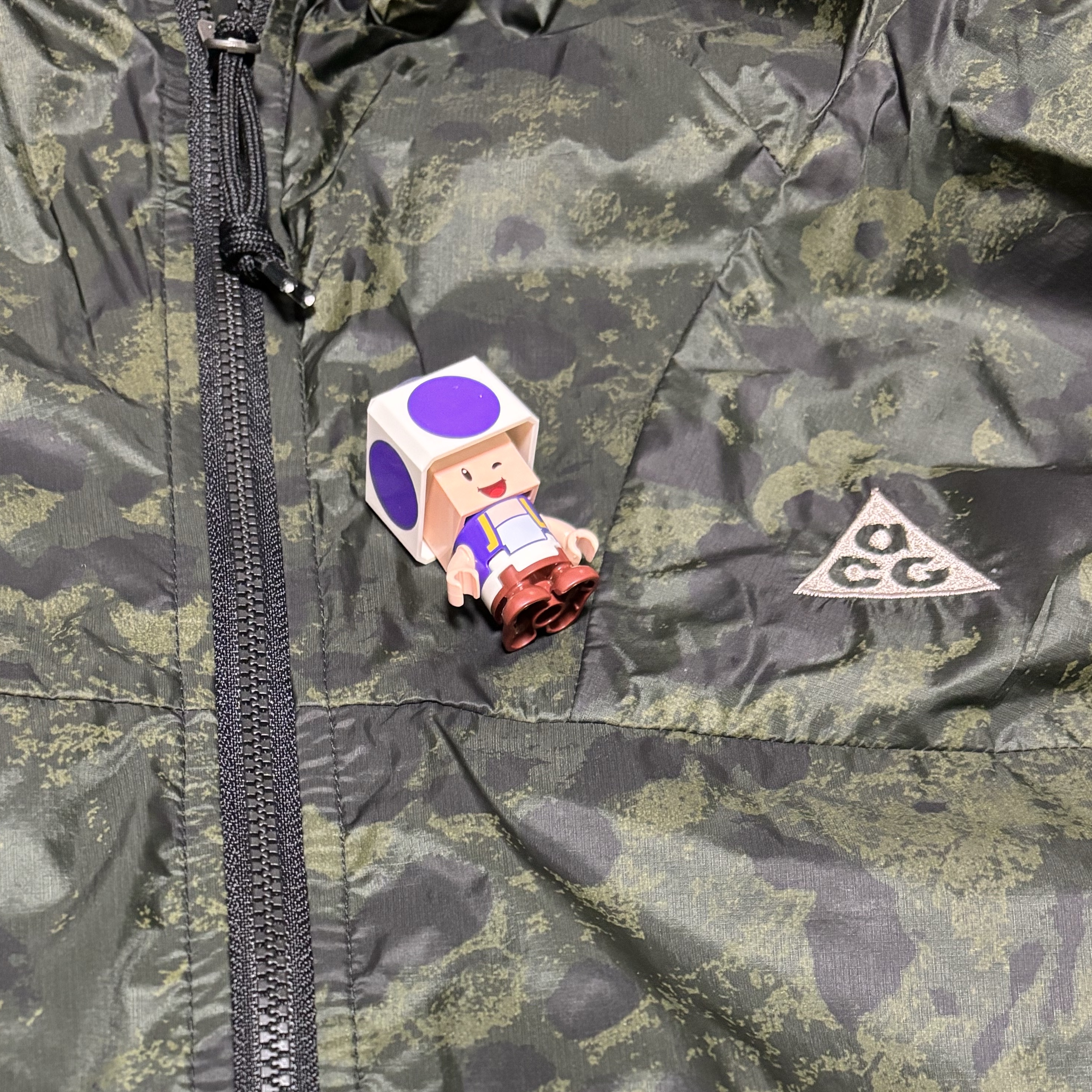 Nike ACG Cinder Cone Windproof Jacket Sequoia - US/EU 착용 스타일
