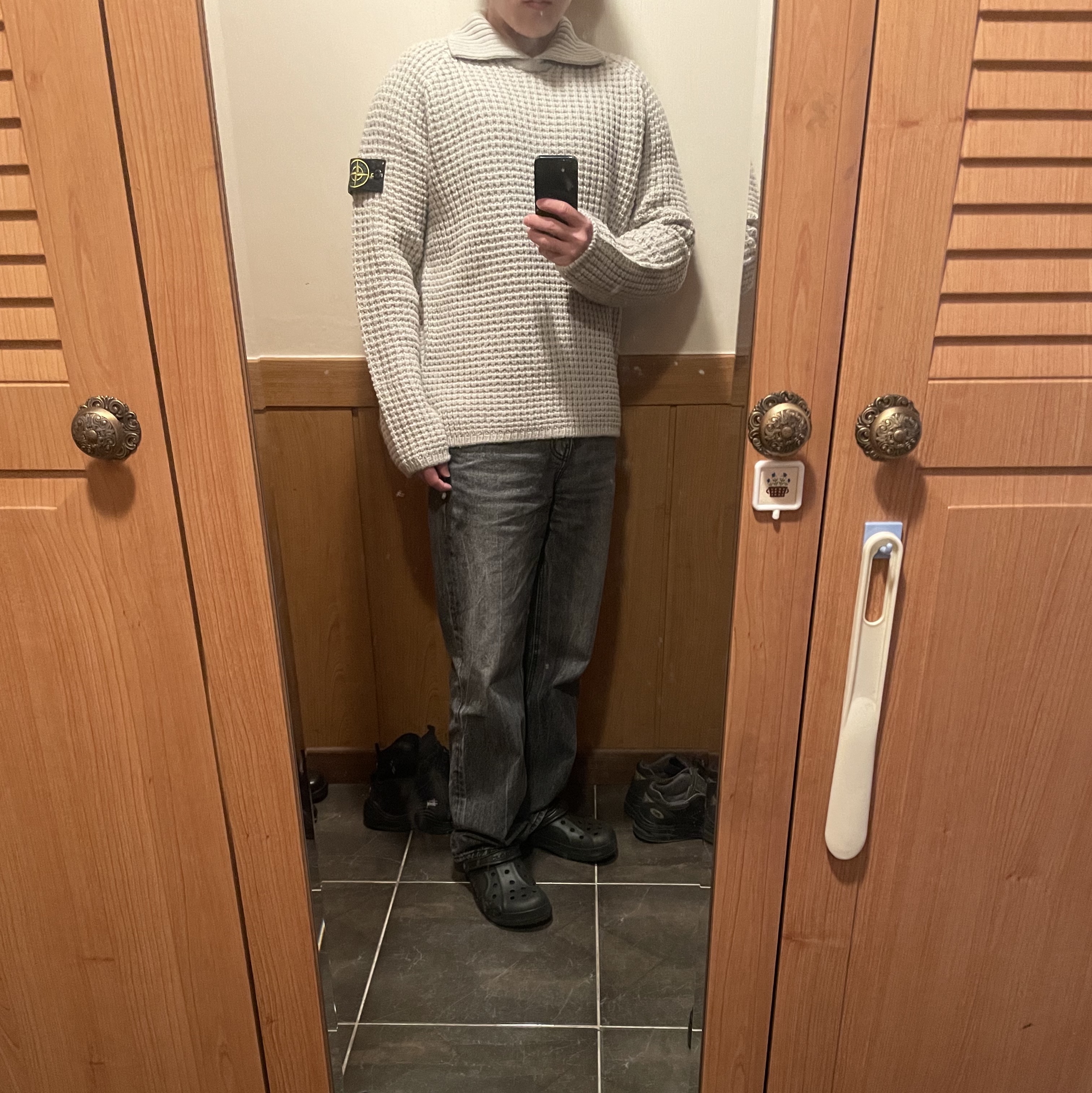 Stone Island 536D5 Pure Wool Polo Collar Knit Stucco - 23FW 착용 스타일