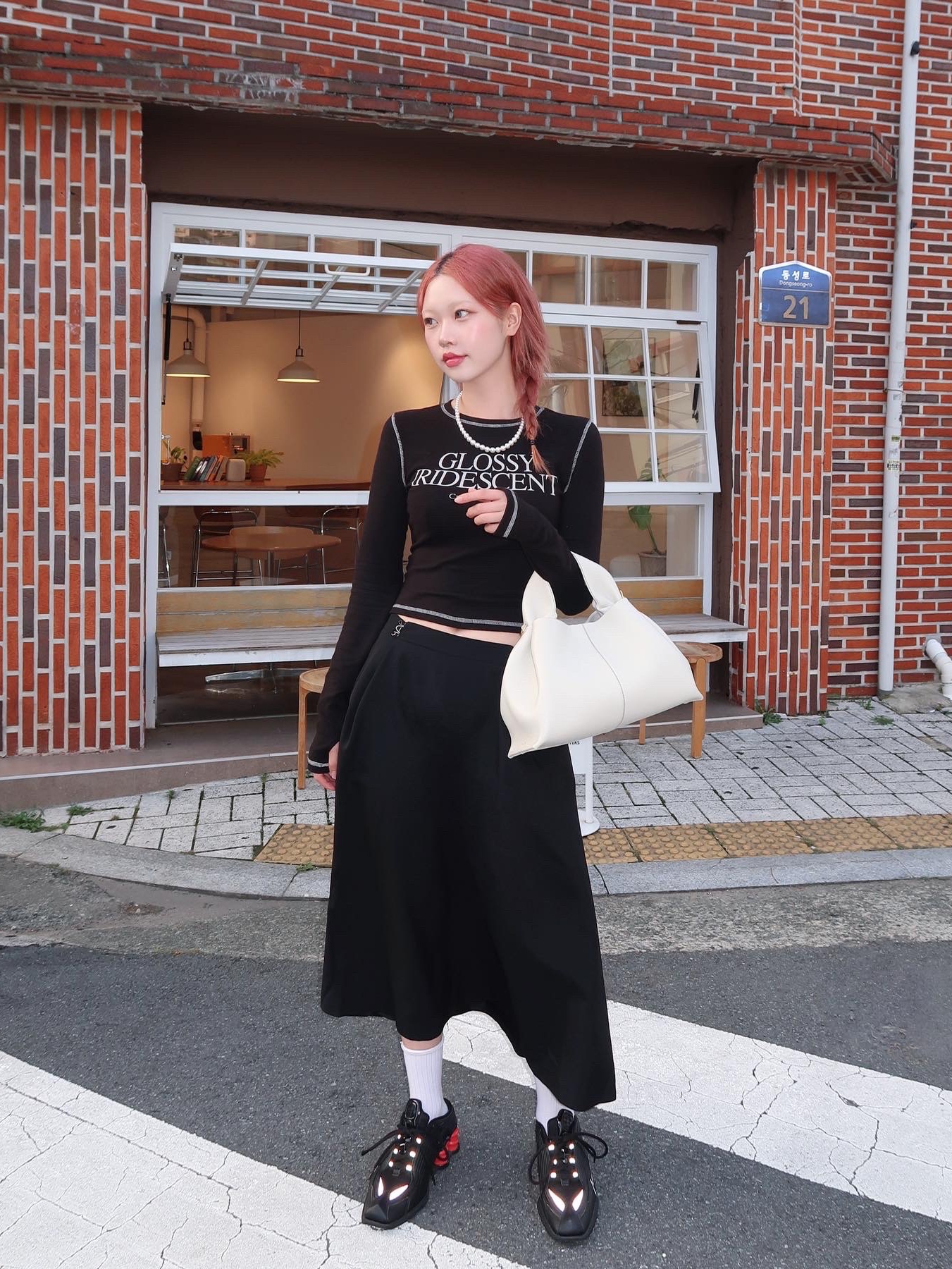 Nike x Martine Rose Shox MR4 Black 착용 스타일 - 1