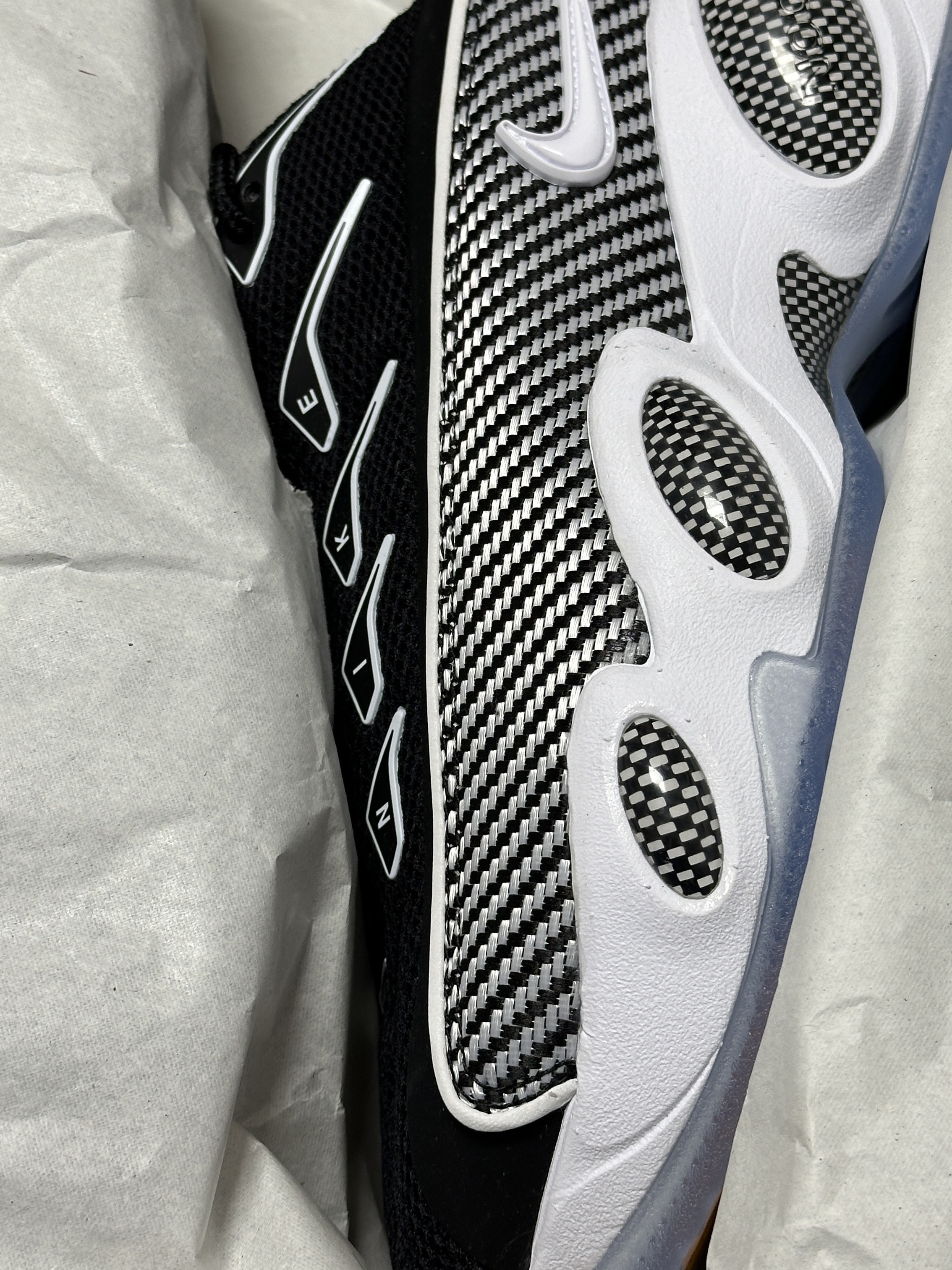 Nike x Drake Nocta Glide Black White Clear 착용 스타일
