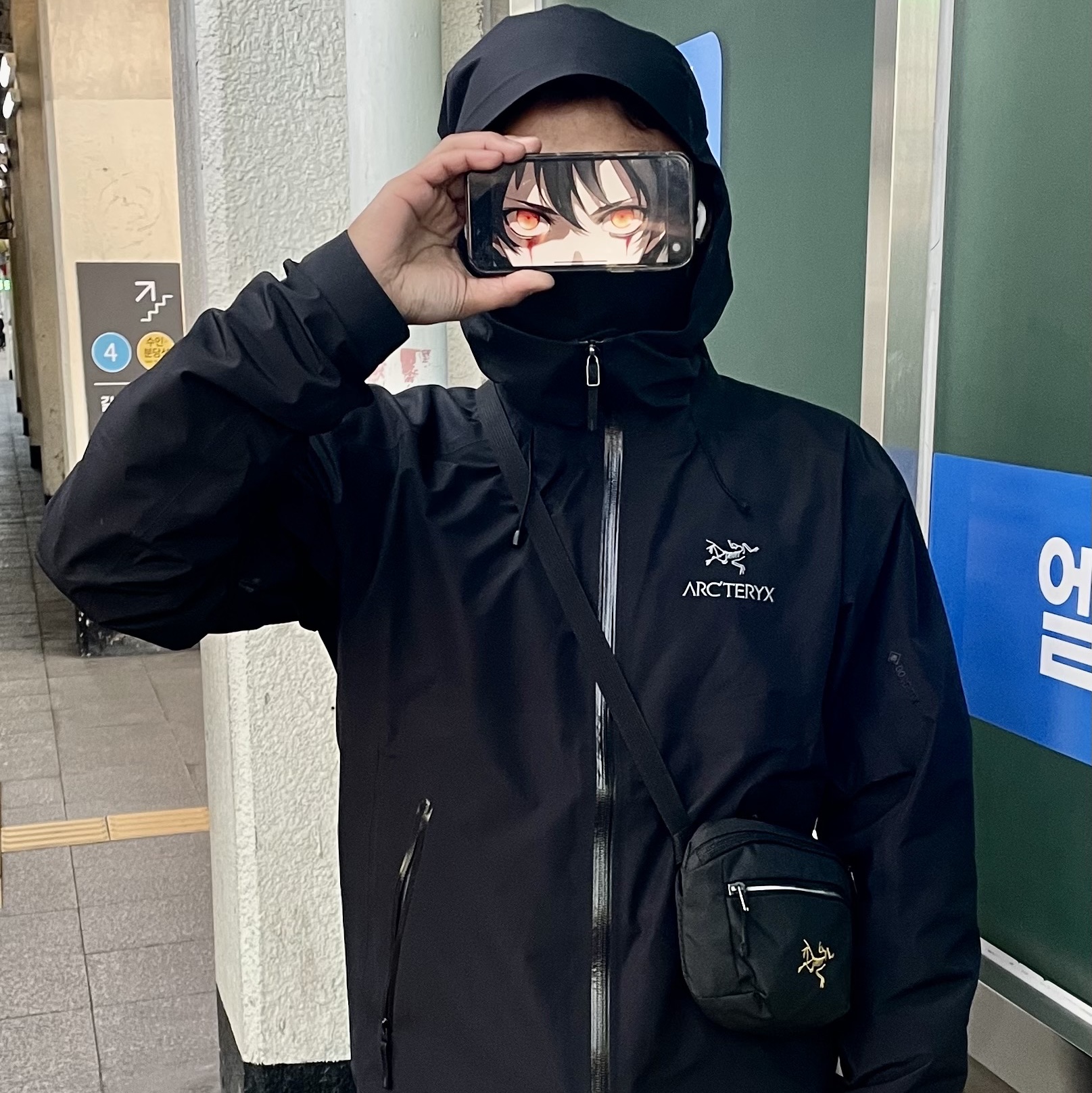 Arc'teryx Mantis 1 Waistpack Black, Arc'teryx Beta LT Jacket Black 착용 스타일