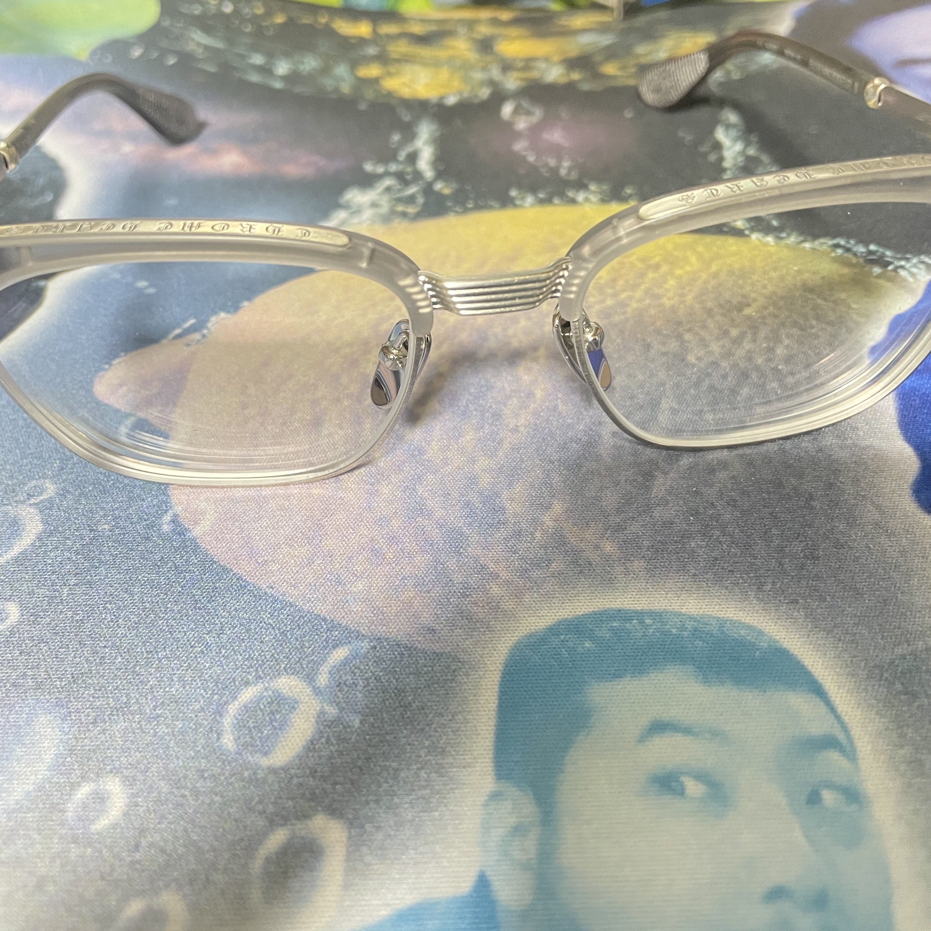 Chrome Hearts Bonennoisseur II Flint Gunmetal 착용 스타일 - 4