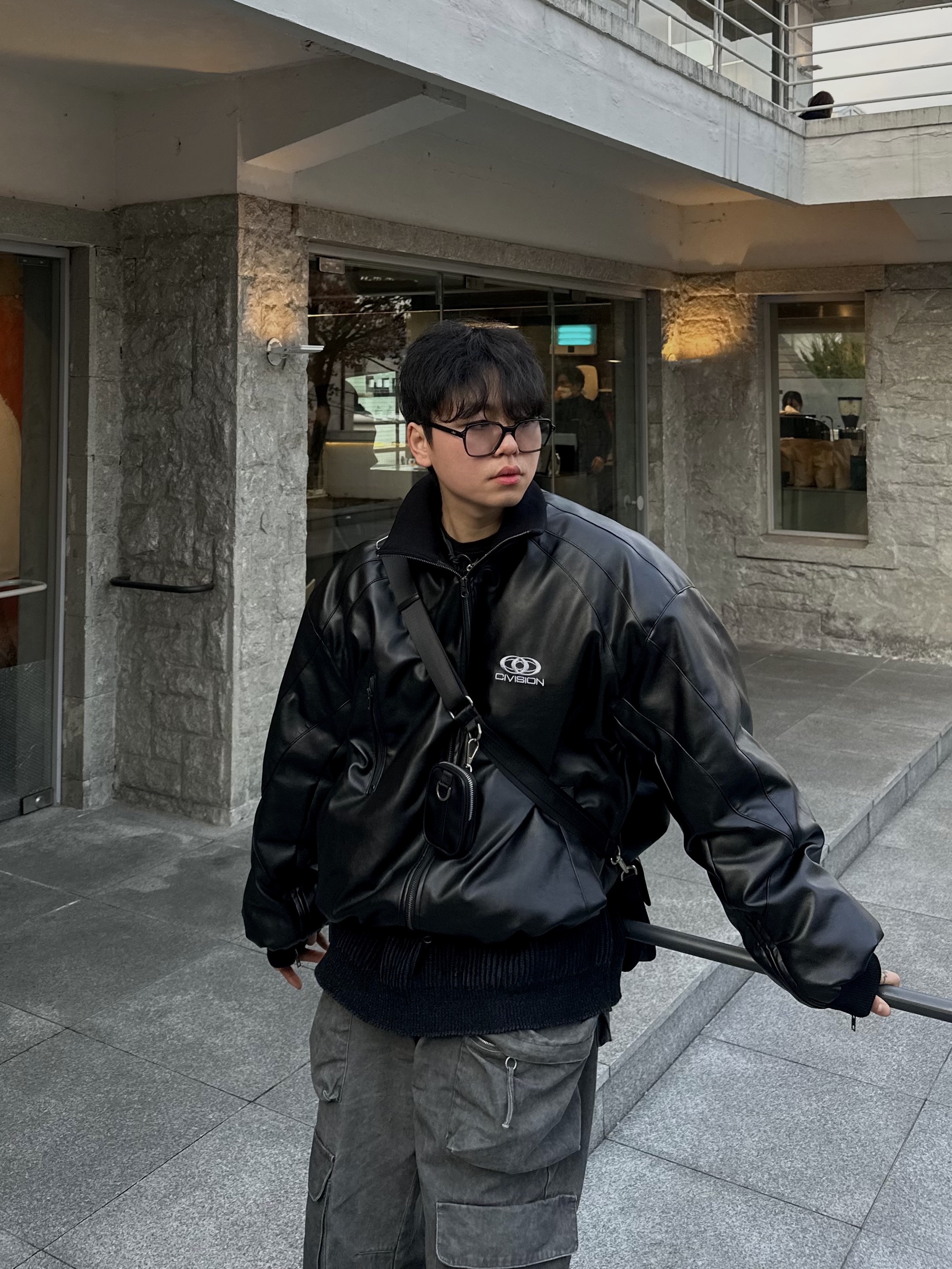 Civision by CSC Artificial Leather Bomber Jacket Black, Balenciaga 3XL Sneakers Grey White Red 착용 스타일 - 4
