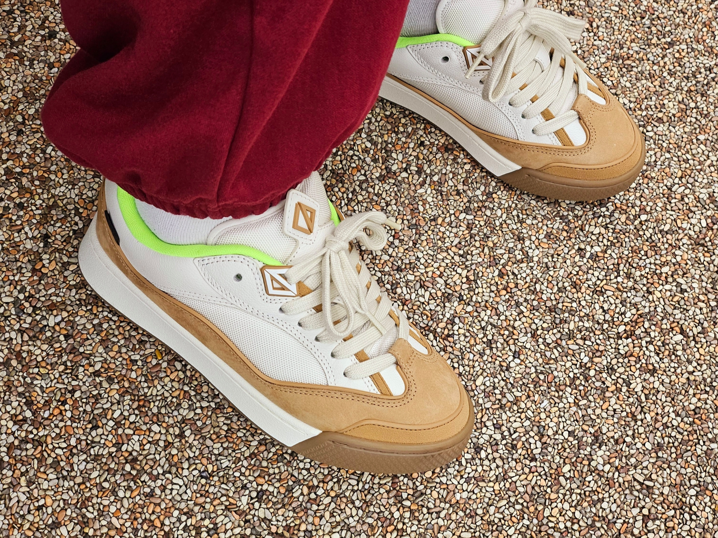 Dior x Cactus Jack B713 Sneakers Cream Coffee 착용 스타일