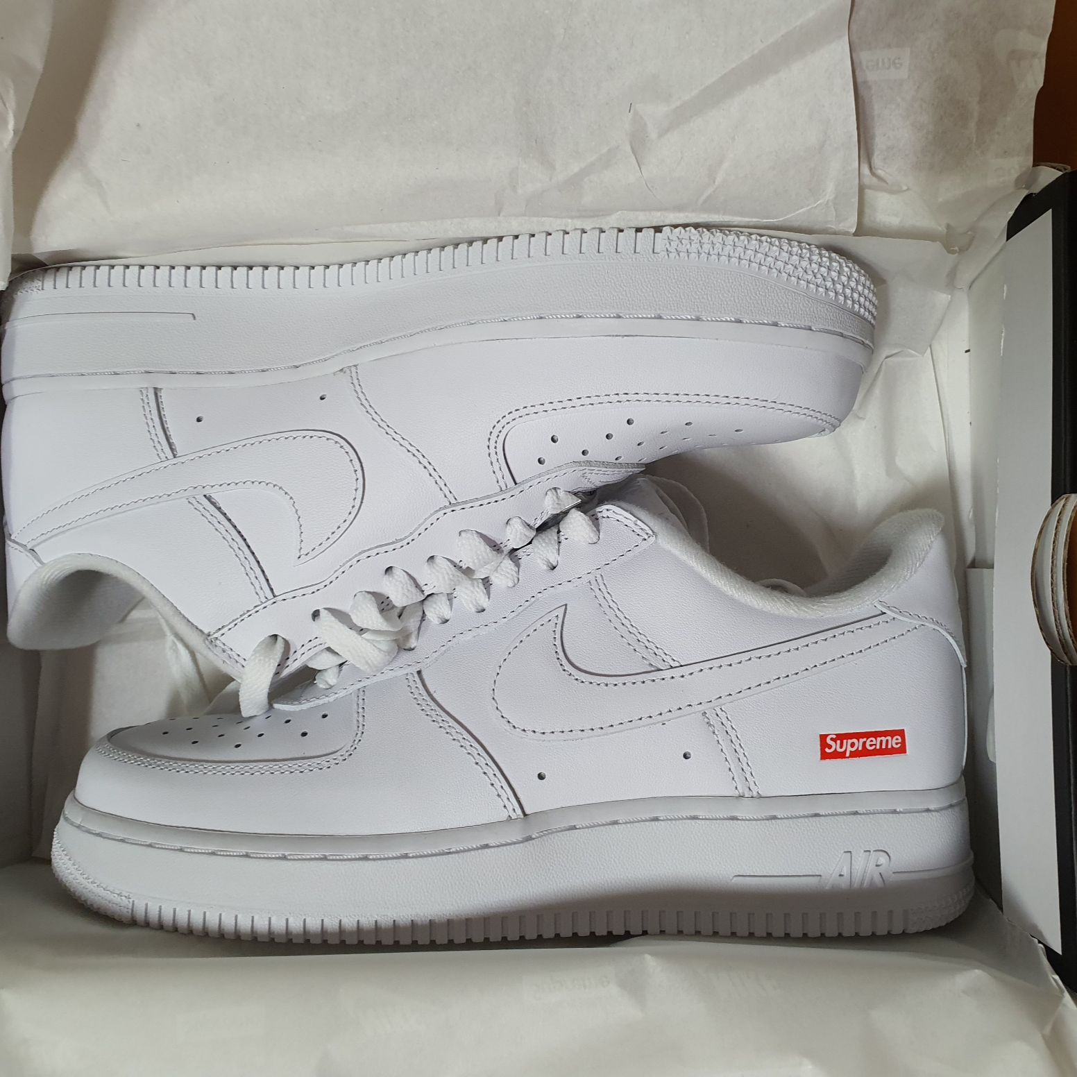 Nike x Supreme Air Force 1 Low White 착용 스타일