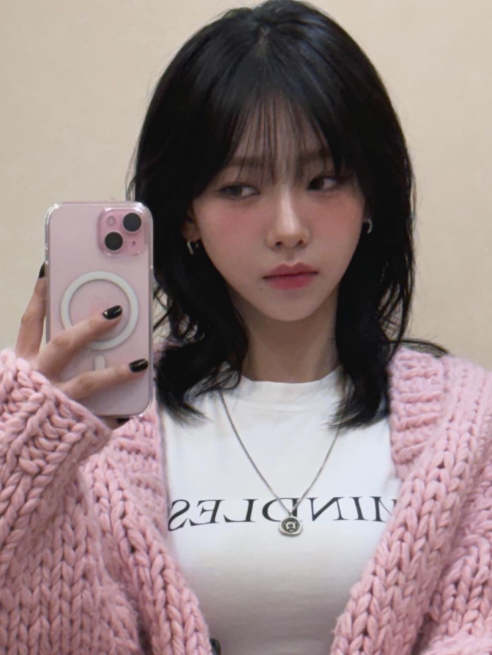 Surgery Mindless Long Sleeves Black, Surgery Mindless Long Sleeves White 착용 스타일 - 3