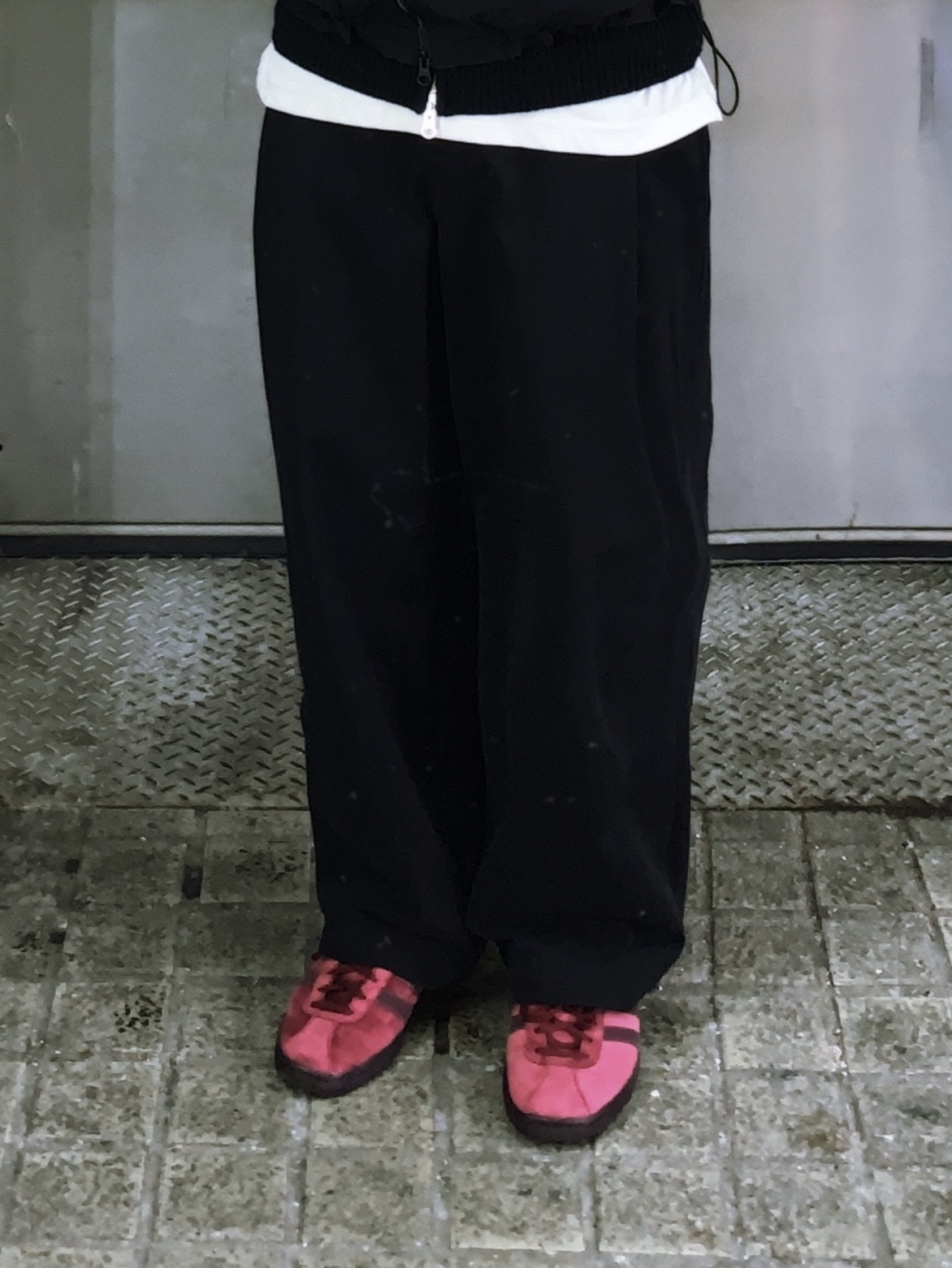 Adidas Tobacco Gruen Collegiate Burgundy 착용 스타일
