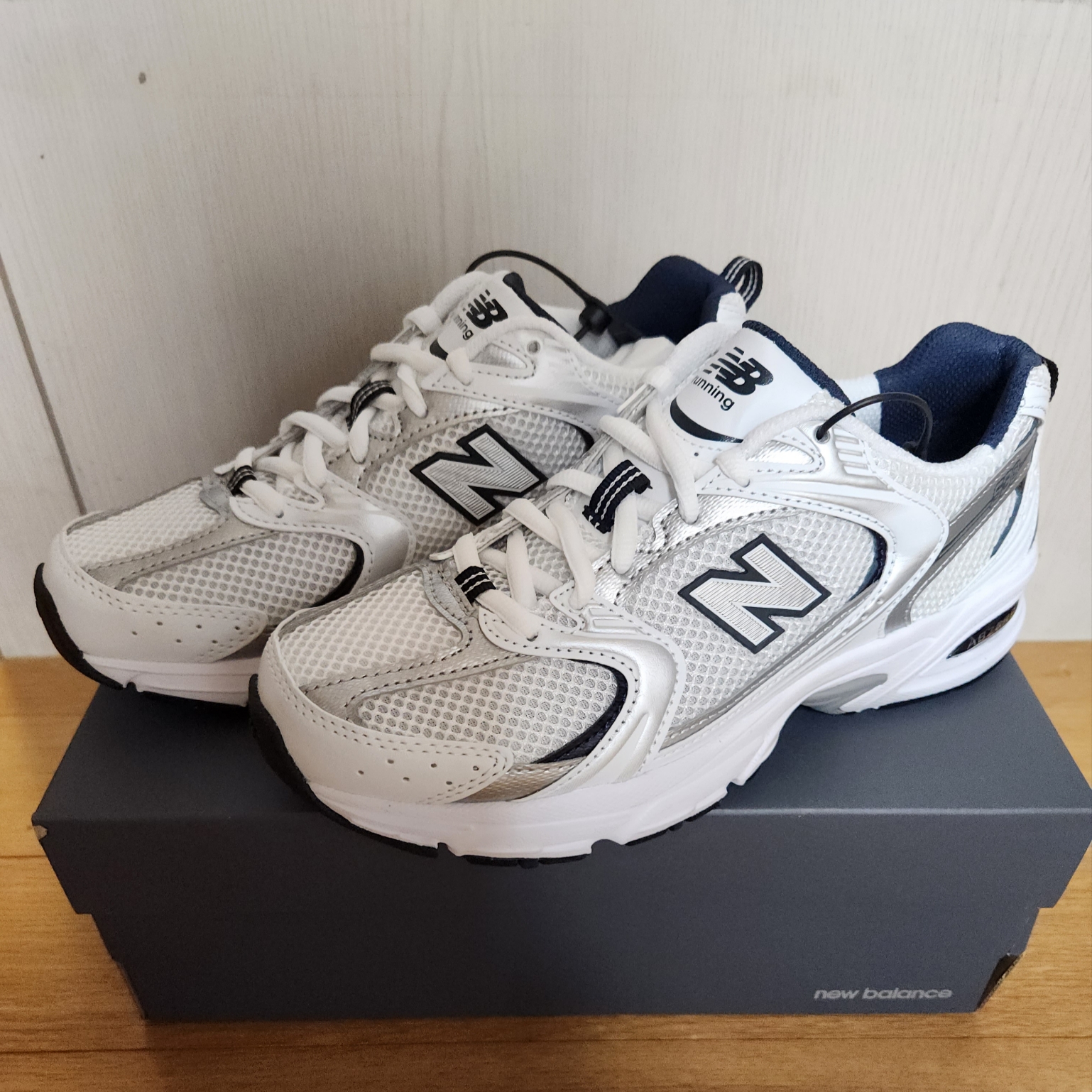 New Balance 530 White 착용 스타일