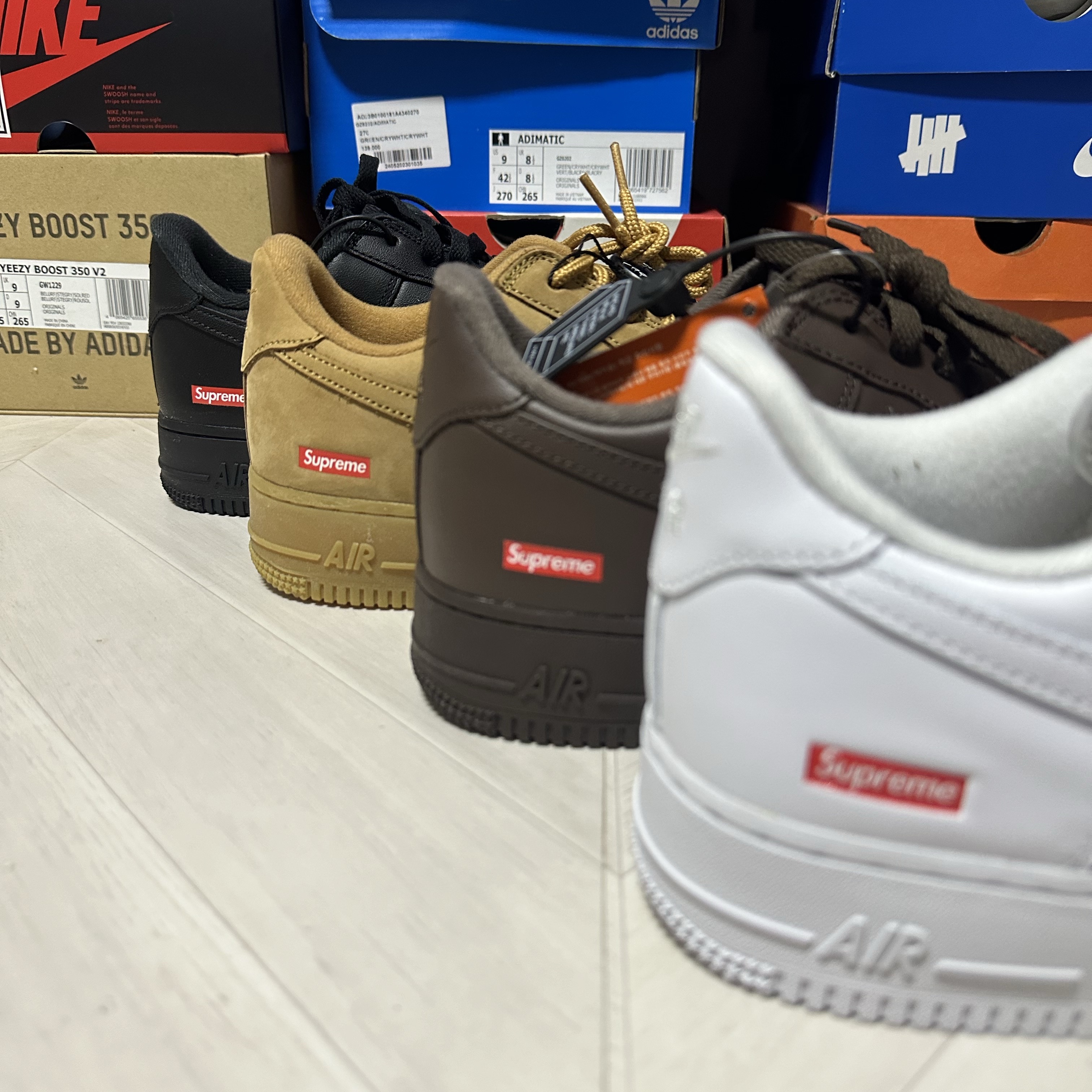 Nike x Supreme Air Force 1 Low White, Nike x Supreme Air Force 1 Low Black 착용 스타일 - 5