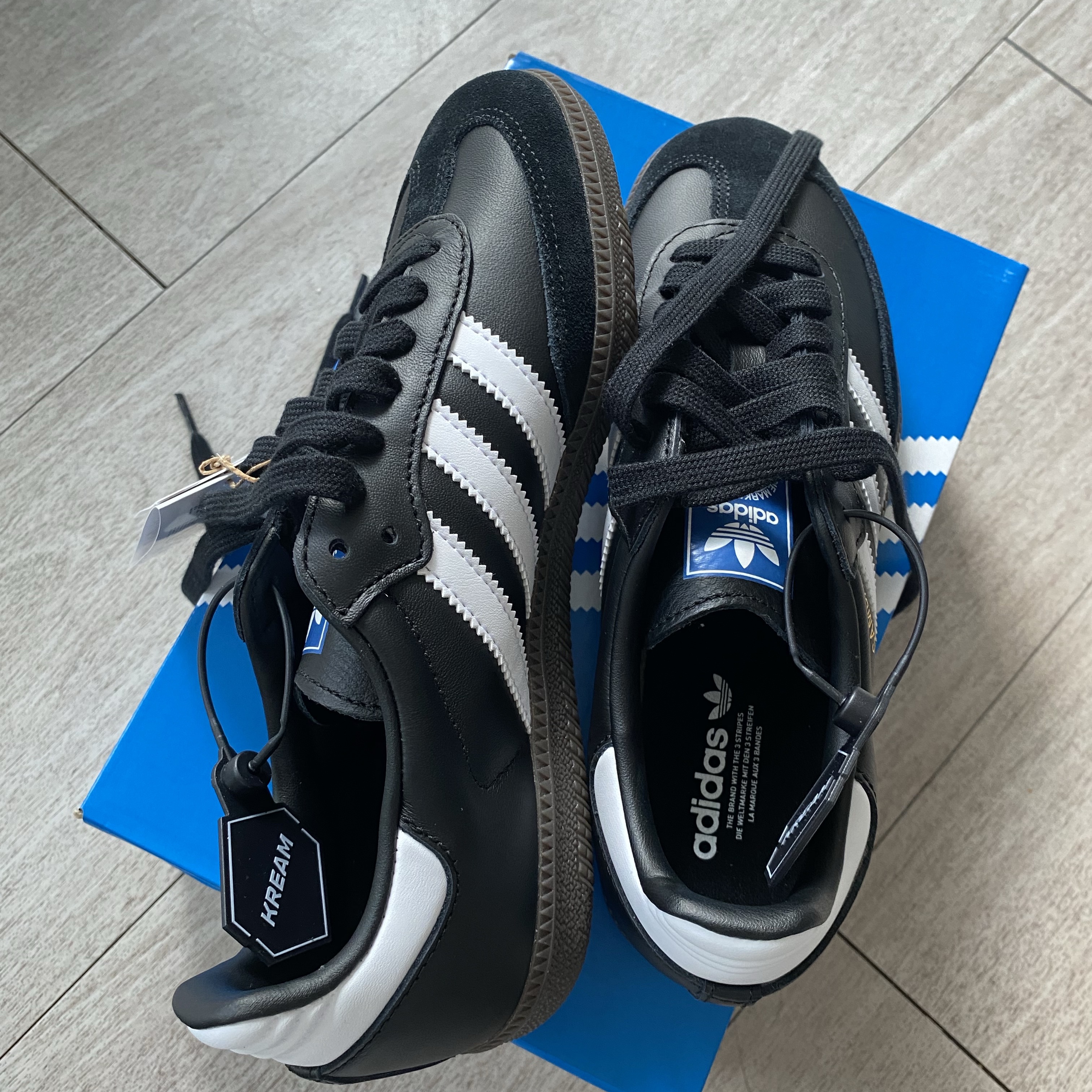 Adidas Samba OG Black White Gum 착용 스타일 - 2