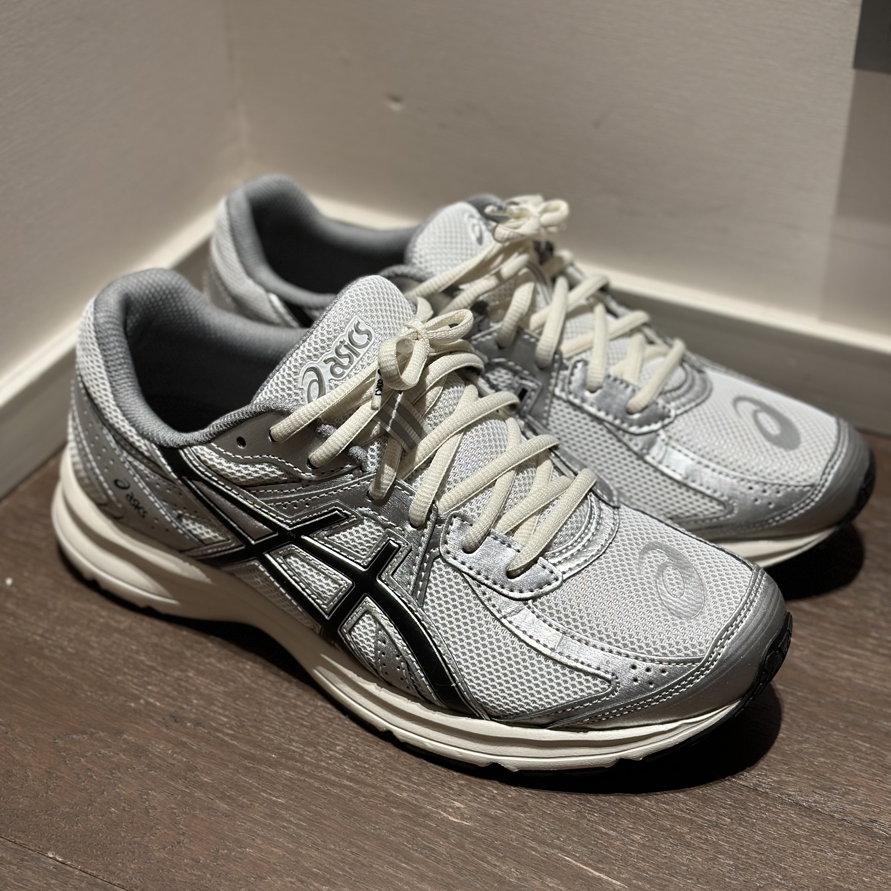 Asics Jog 100 S White Black - 2E Wide 착용 스타일