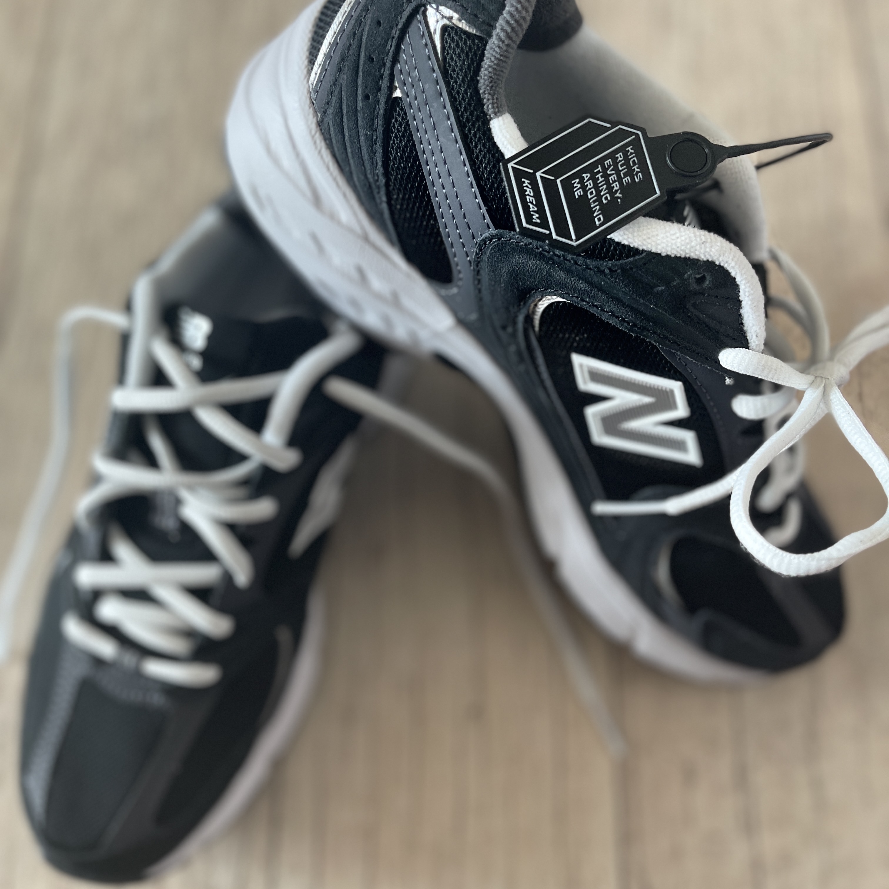 New Balance 530 Classic Black 착용 스타일 - 2