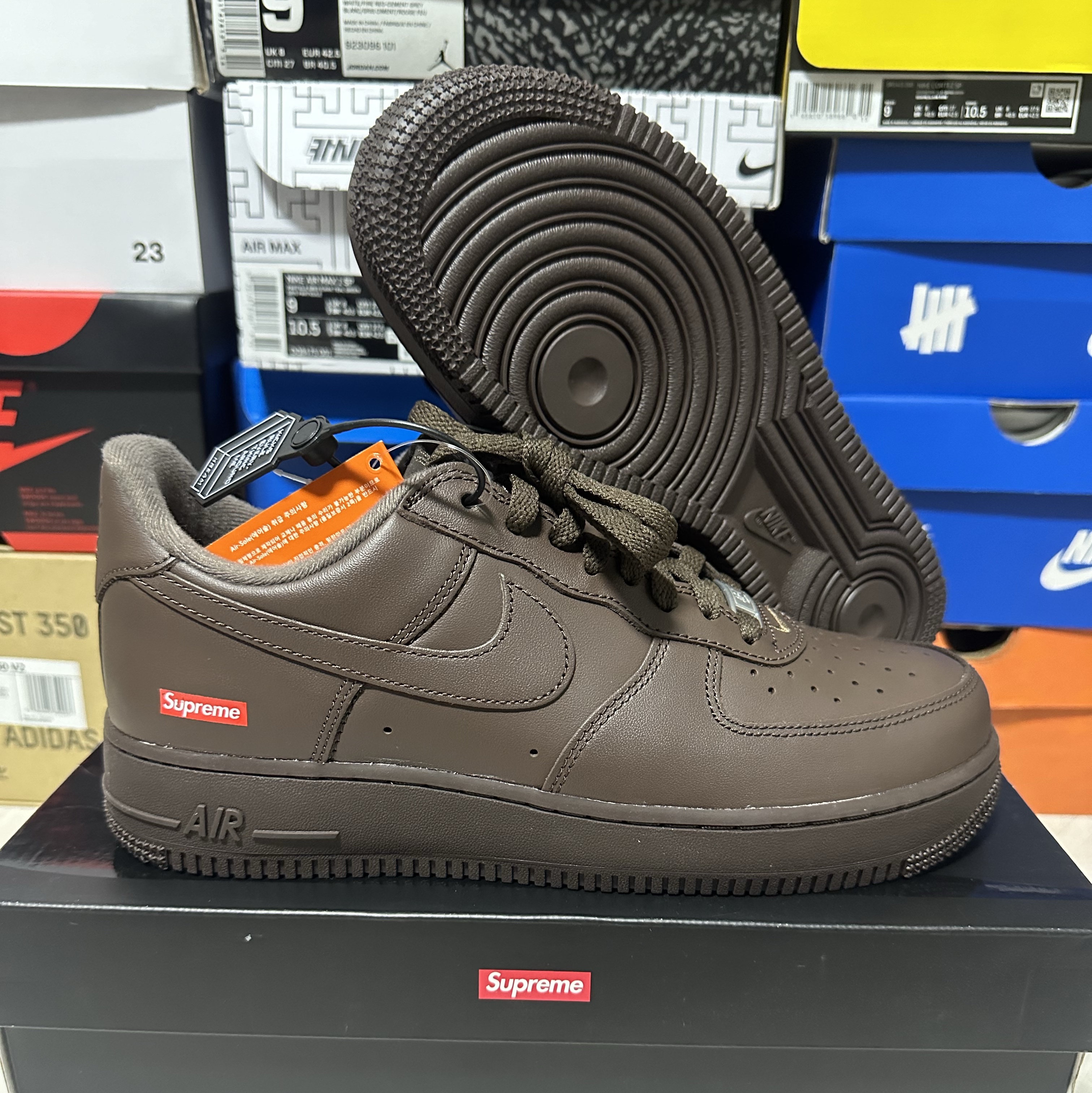 Nike x Supreme Air Force 1 Low White, Nike x Supreme Air Force 1 Low Black 착용 스타일 - 3