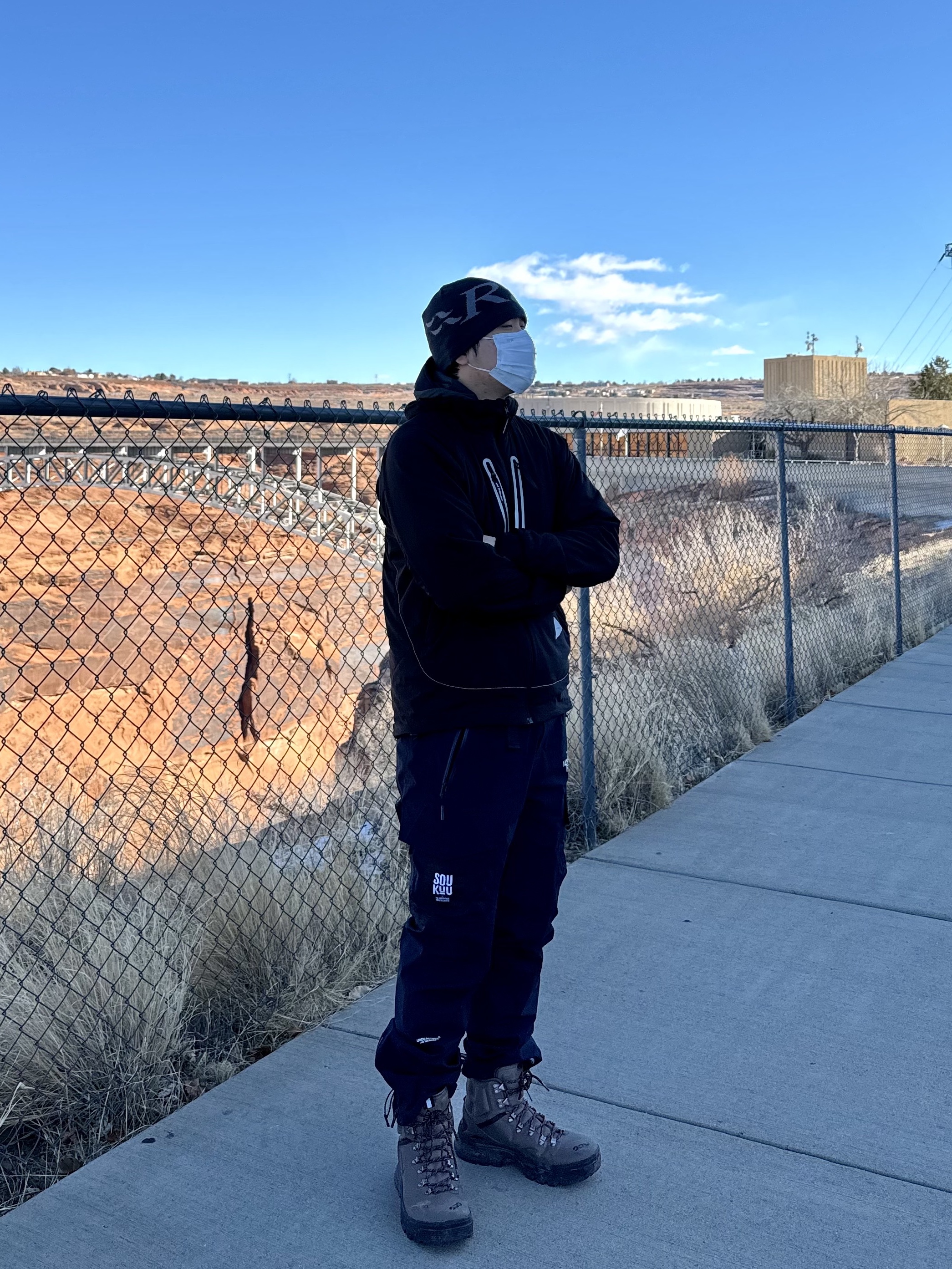 And Wander Alpha AIR Hoodie Black, The North Face x Undercover Soukuu Geodesic Shell Pants TNF Black Aviator Navy 착용 스타일 - 1