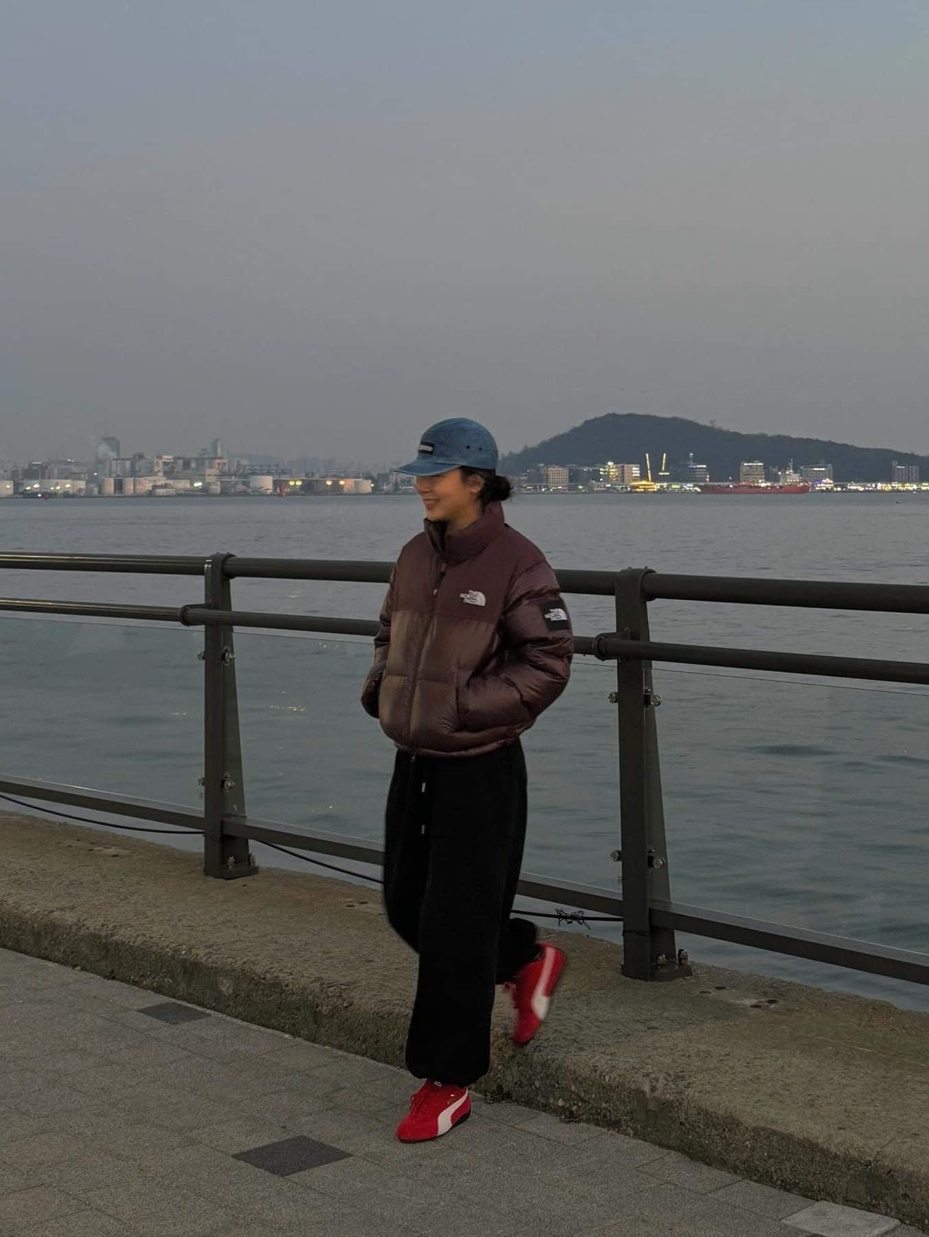 (W) The North Face White Label Novelty Nuptse Down Jacket Cocoa Brown, Supreme Washed Chino Twill Camp Cap Denim - 23FW 착용 스타일 - 2