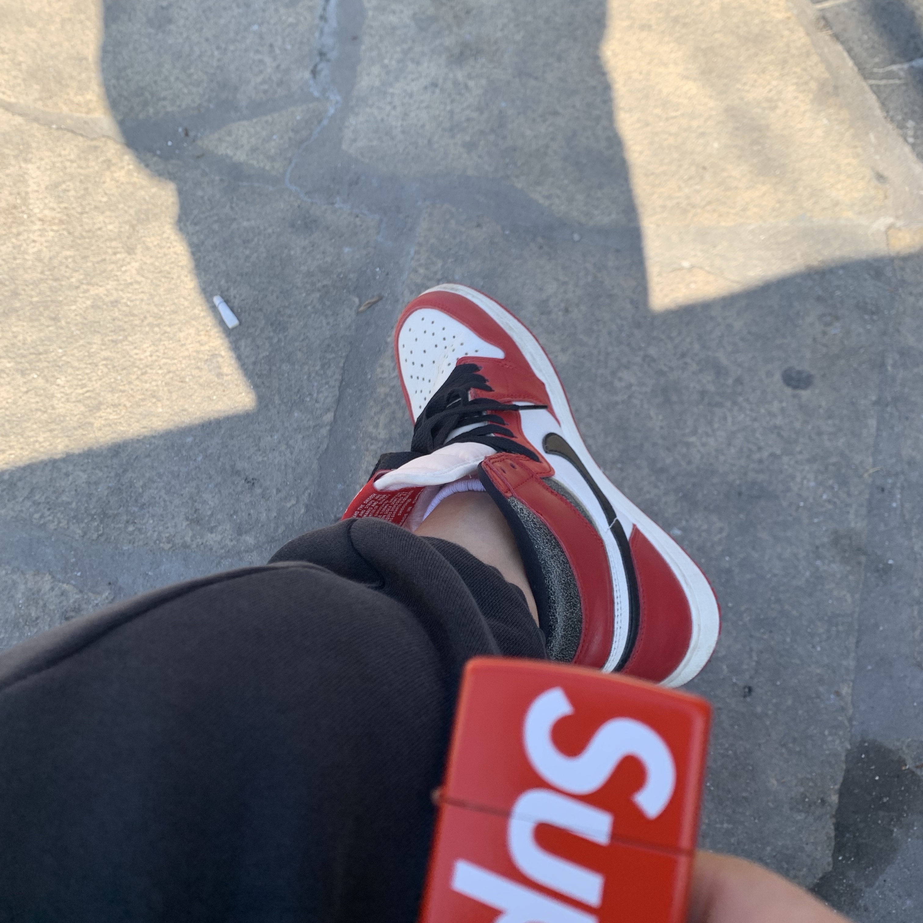 Supreme Logo Zippo Red 착용 스타일