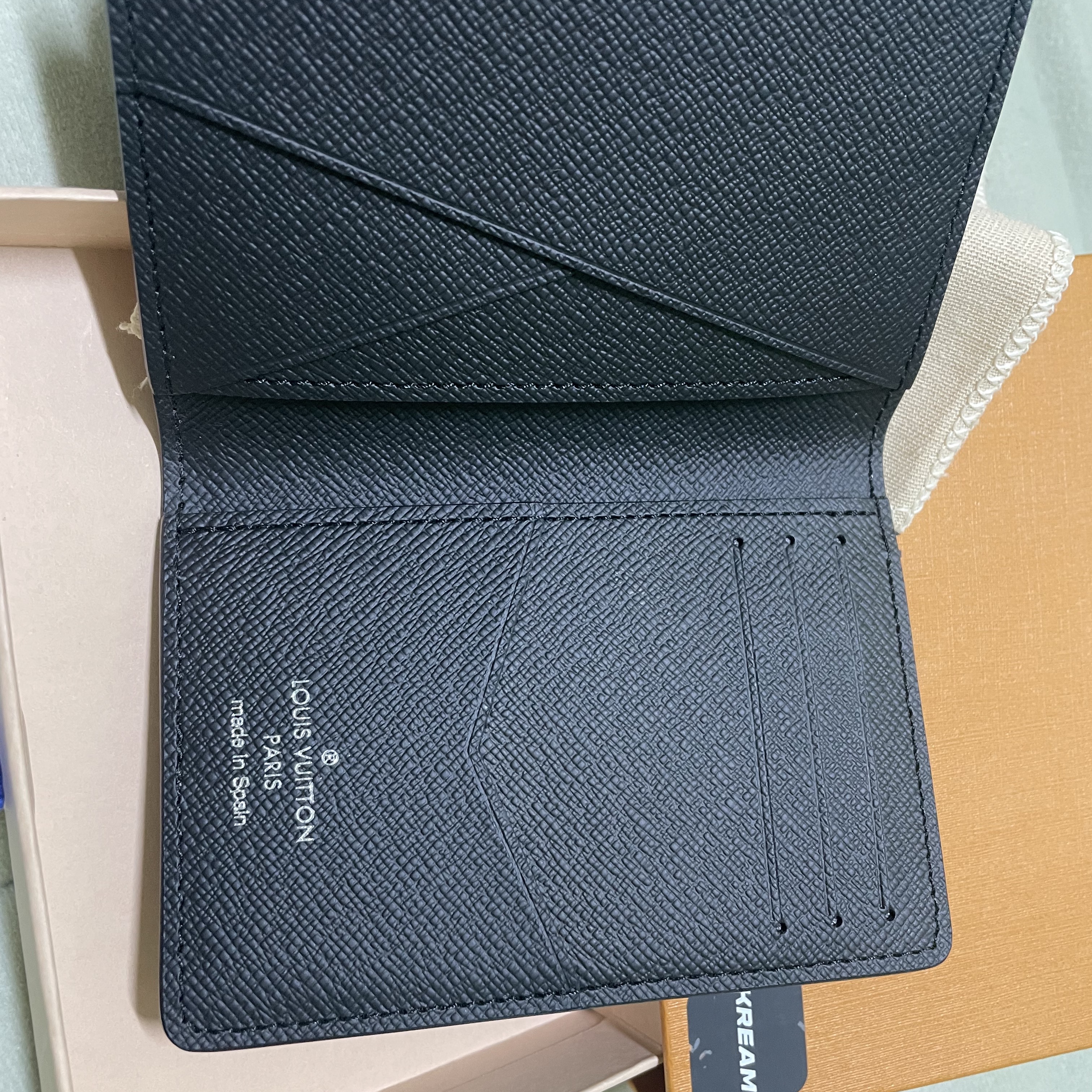 Louis Vuitton Pocket Organizer Damier Graphite 착용 스타일 - 4