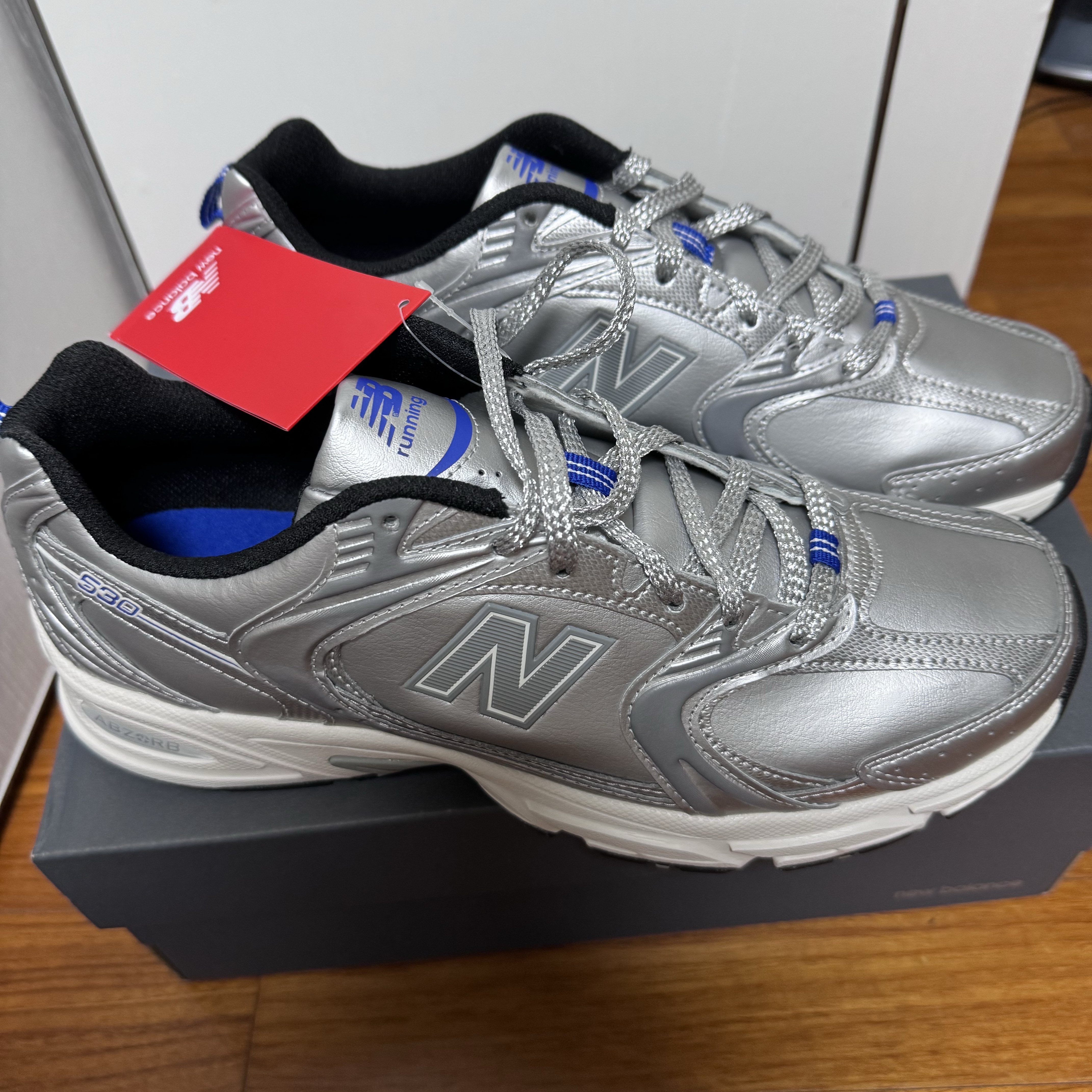 New Balance x Yeseyesee 530 Silver Royal Blue 착용 스타일