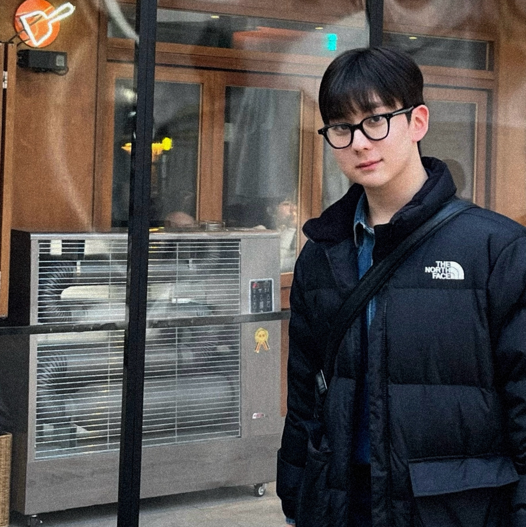 The North Face 1996 Eco Nuptse Jacket Black 착용 스타일 - 3