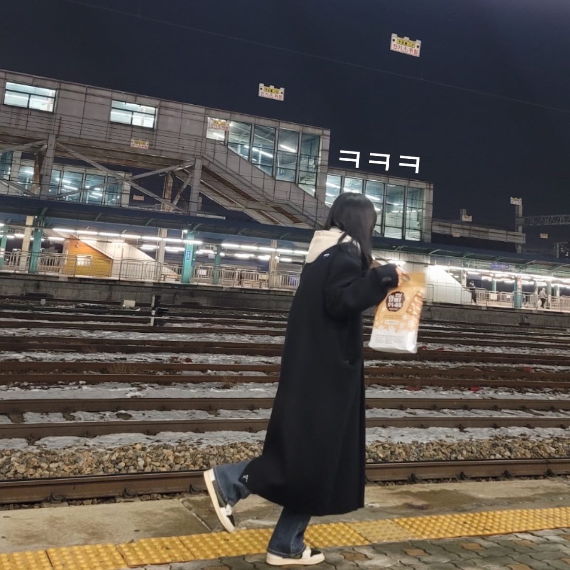 (W) Jordan 1 x Travis Scott Retro Low OG SP Medium Olive 착용 스타일