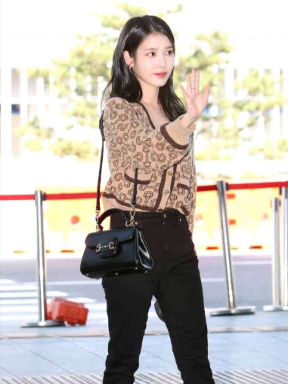 Gucci Horsebit 1955 Top Handle Bag Black 착용 스타일