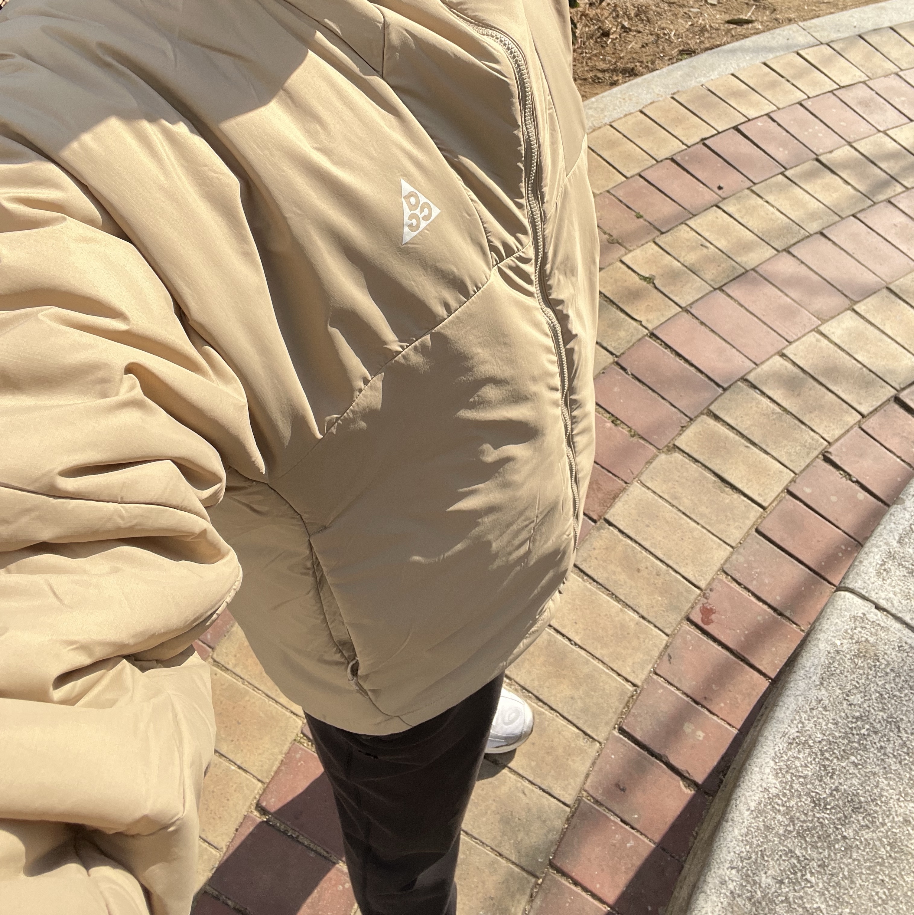 Nike ACG Therma-Fit ADV Rope De Dope Jacket Light Iron Ore - Asia, Nike ACG Trail Cap Black 착용 스타일 - 2