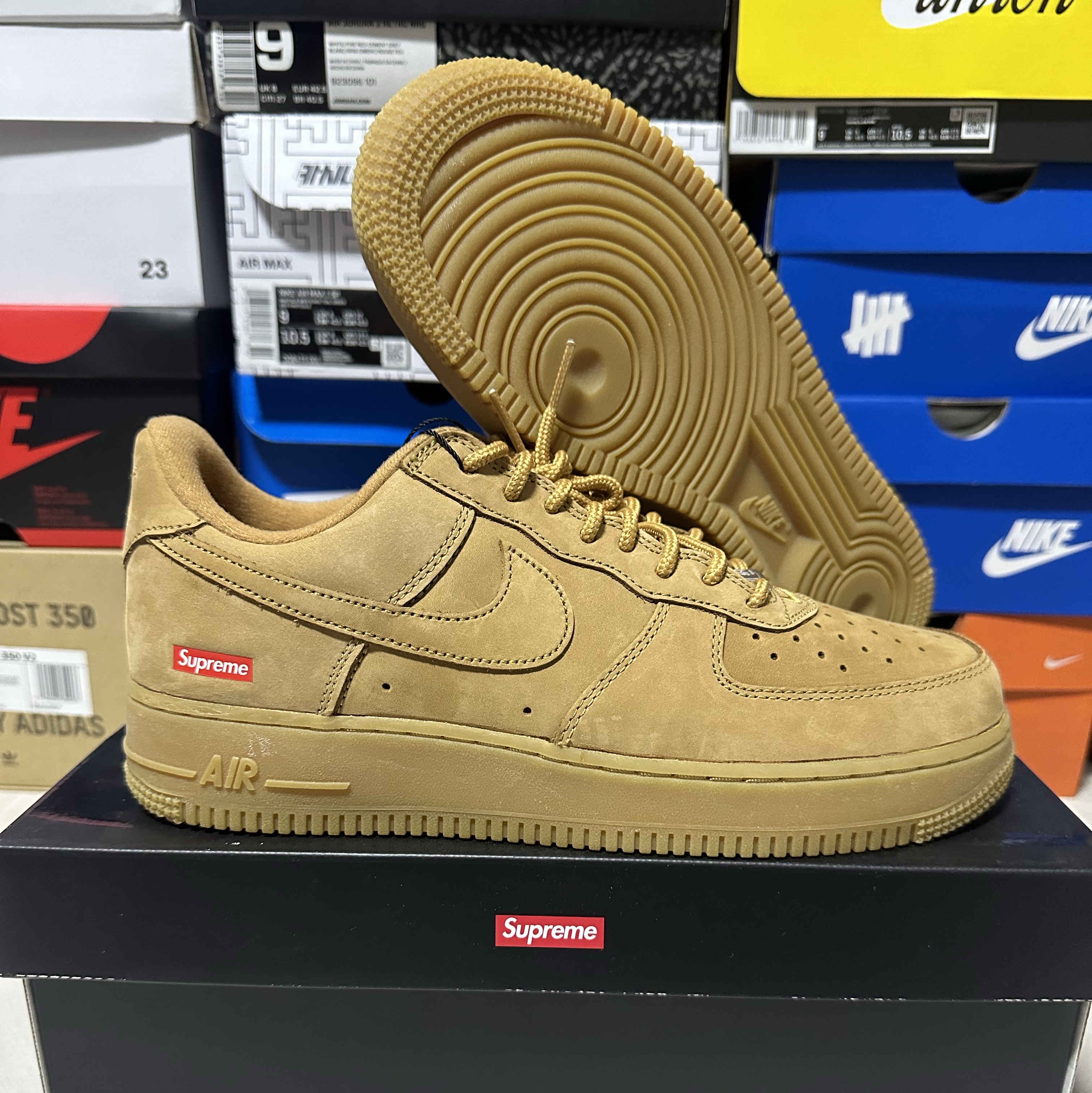 Nike x Supreme Air Force 1 Low White, Nike x Supreme Air Force 1 Low Black 착용 스타일 - 4