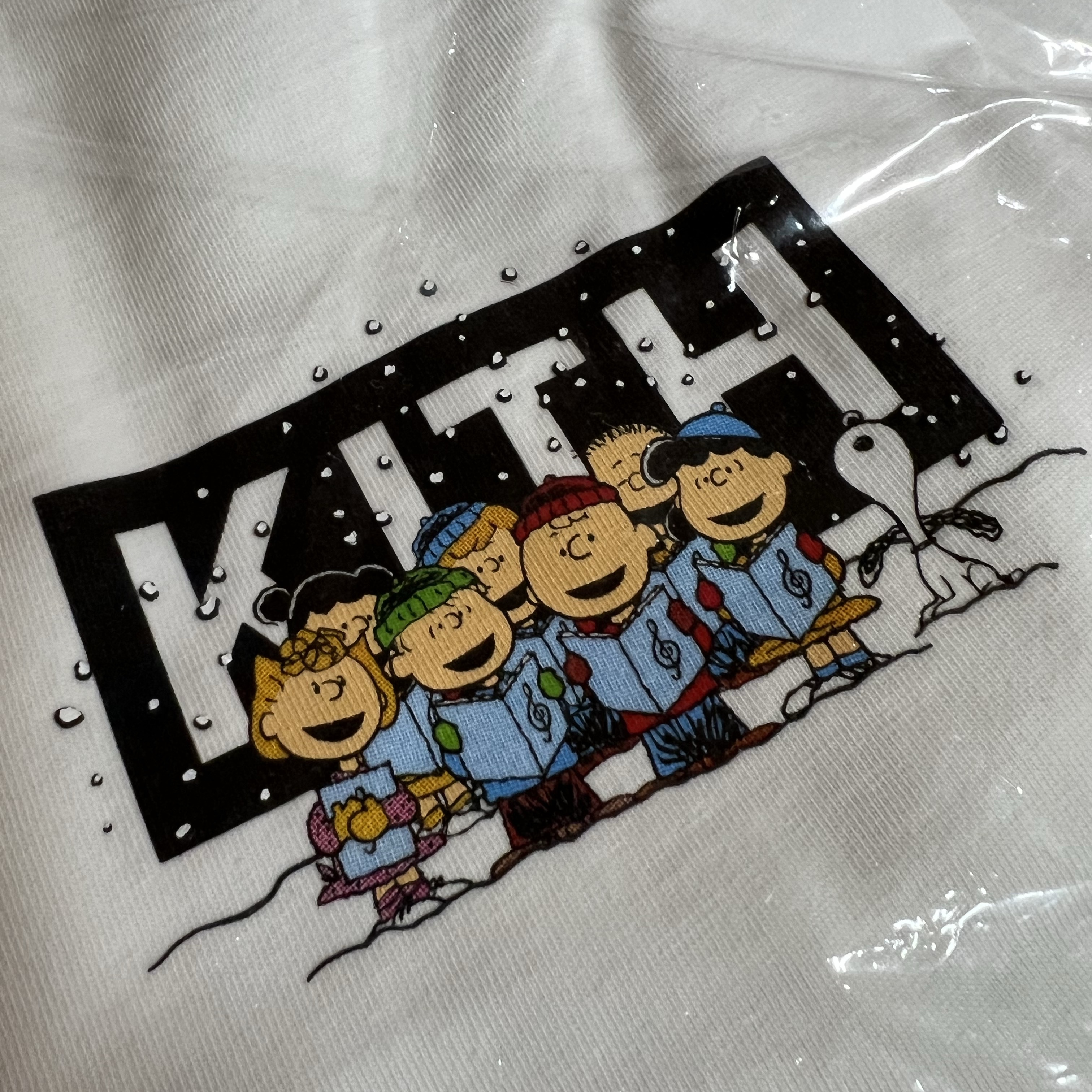 Kith x Peanuts Caroling Long Sleeve T-Shirt White 착용 스타일