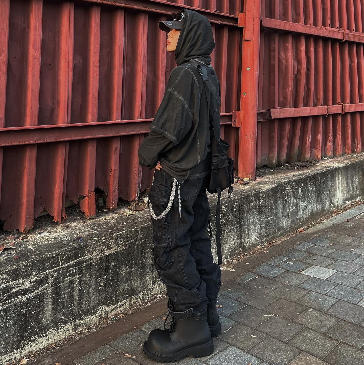 Balenciaga XL Army Boots Full Eva Black 착용 스타일 - 1