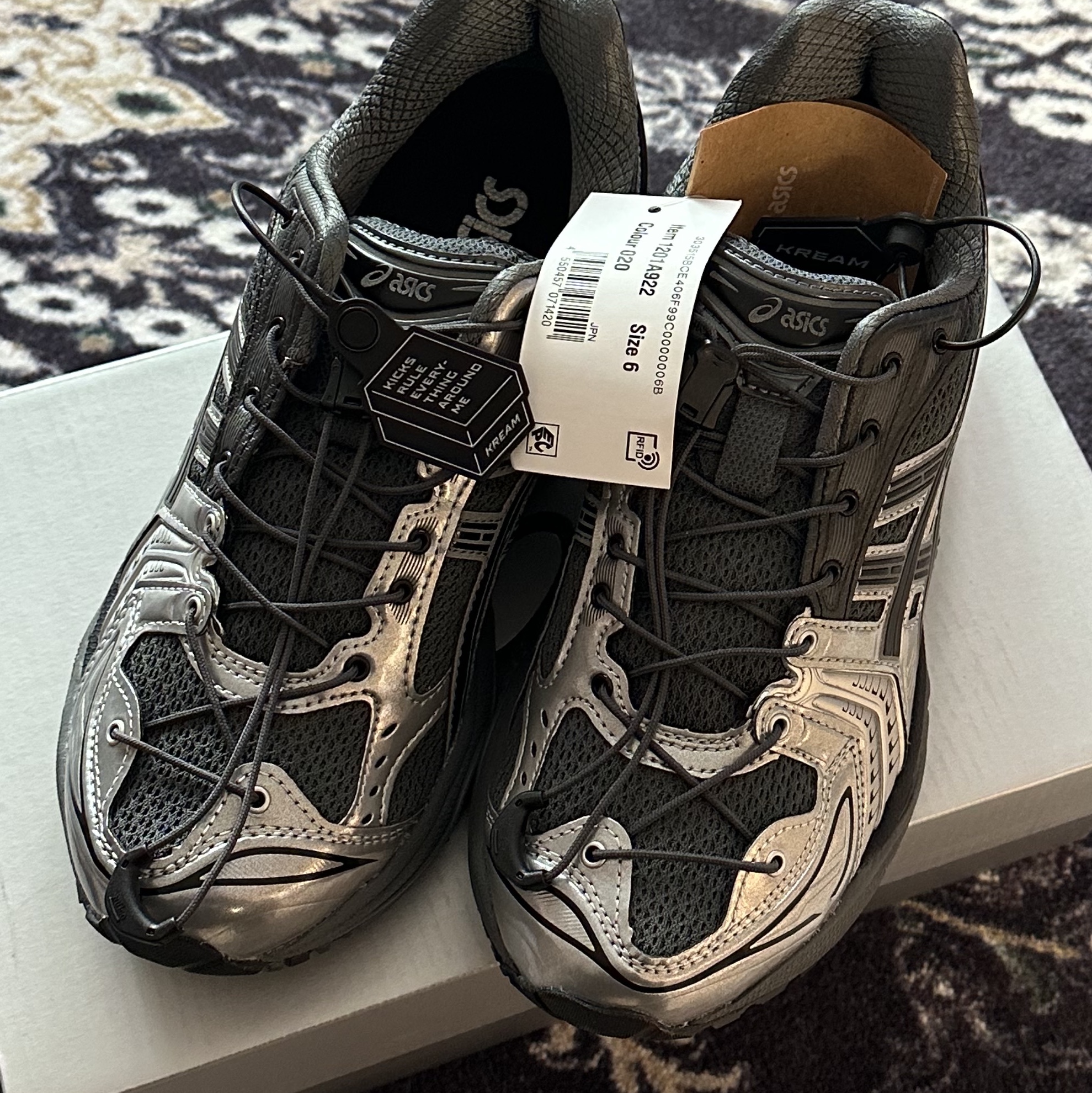 Asics x Unaffected Gel-Kayano 14 Silver Moon 착용 스타일